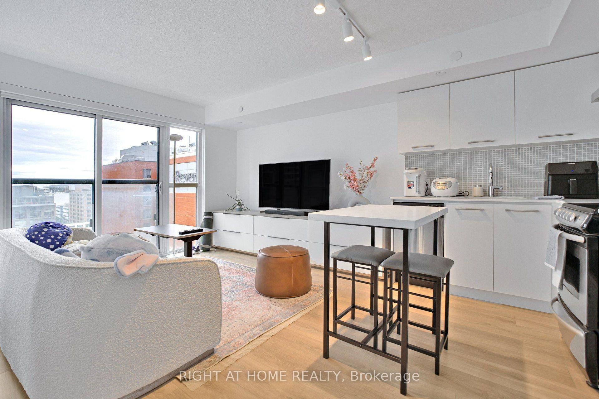 Photo 5 of Unit 1406, 87 Peter Street, Toronto, Waterfront Communities — HOMEH