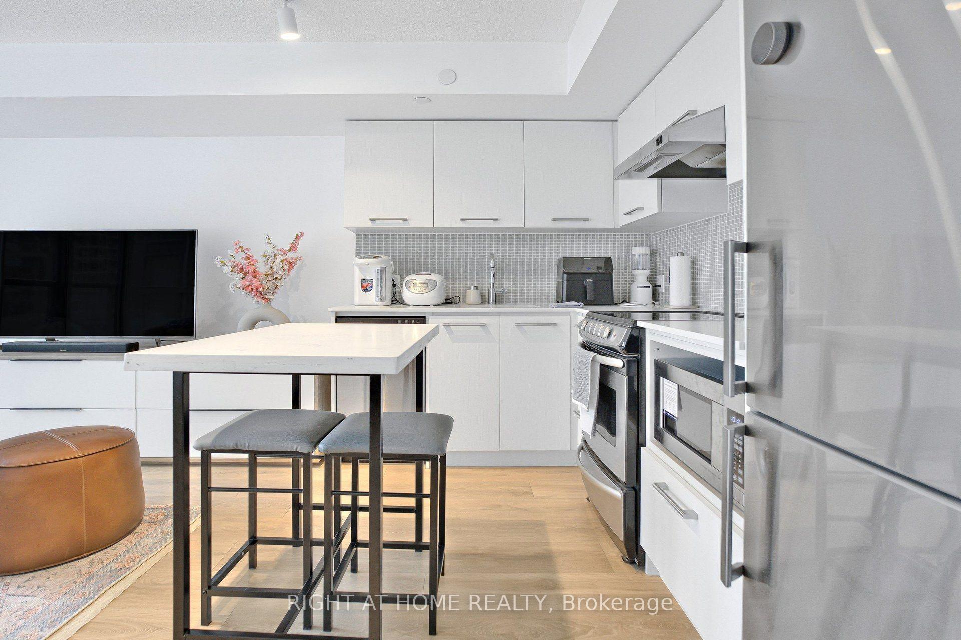 Photo 9 of Unit 1406, 87 Peter Street, Toronto, Waterfront Communities — HOMEH