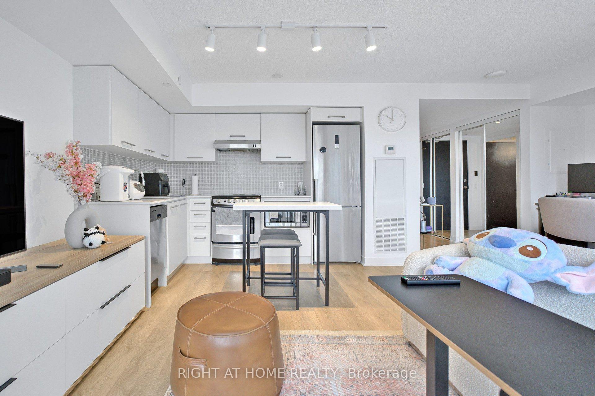 Photo 12 of Unit 1406, 87 Peter Street, Toronto, Waterfront Communities — HOMEH