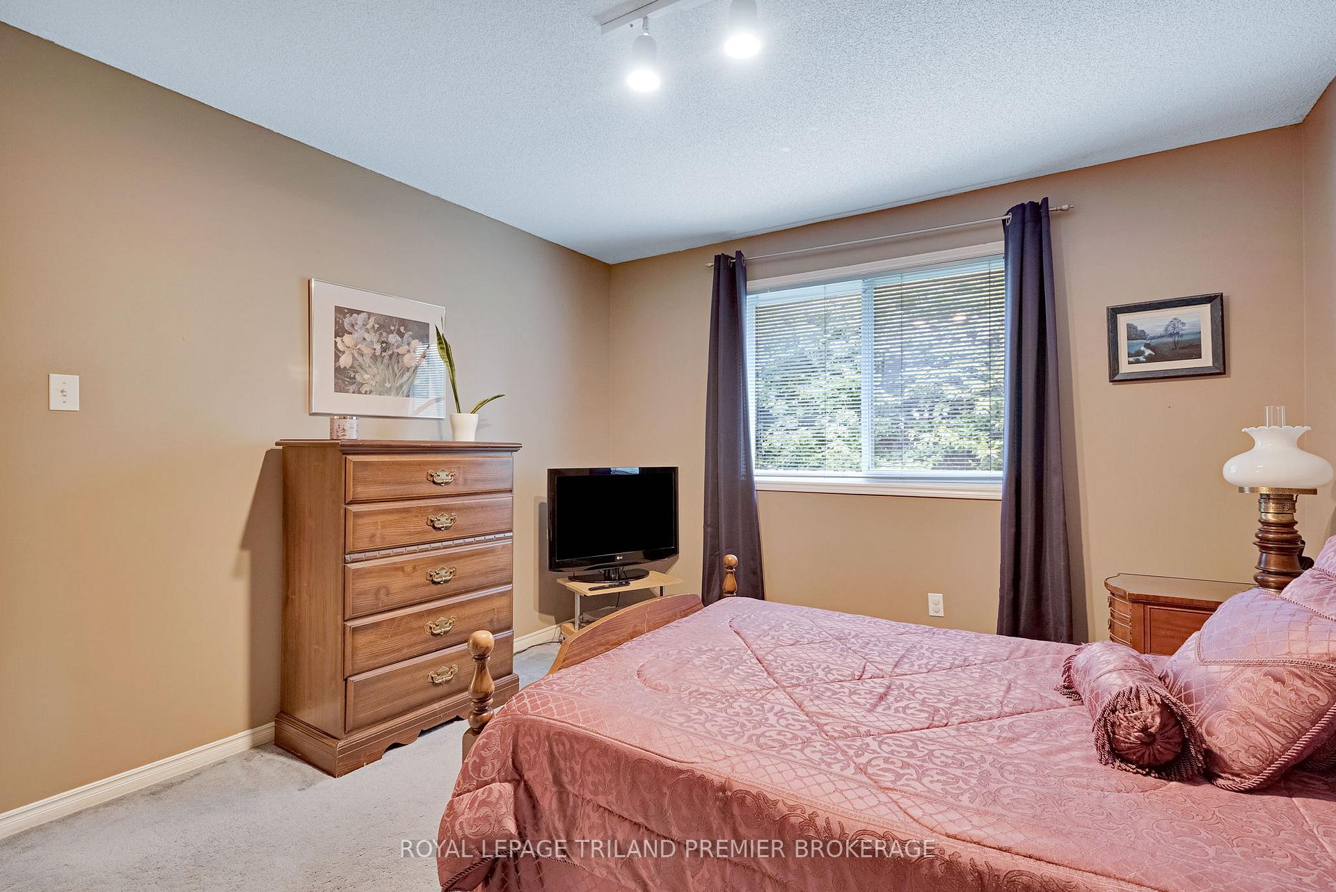 Photo 37 of 74 Napoleon Drive, London, East I — HOMEH