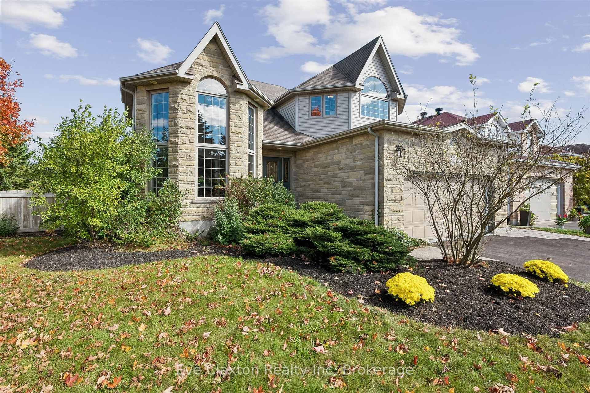 Photo 3 of 25 Amalia Crescent, Guelph, Pineridge/Westminster Woods — HOMEH