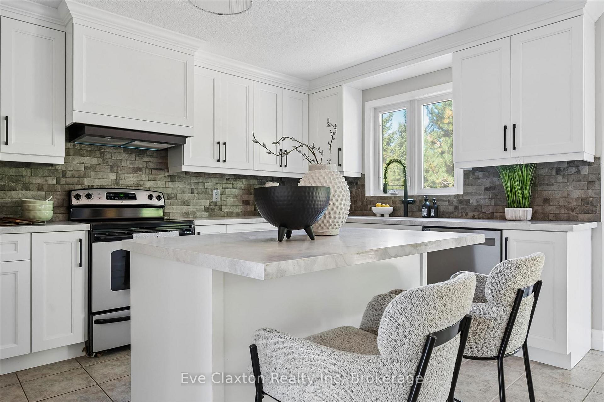 Photo 19 of 25 Amalia Crescent, Guelph, Pineridge/Westminster Woods — HOMEH