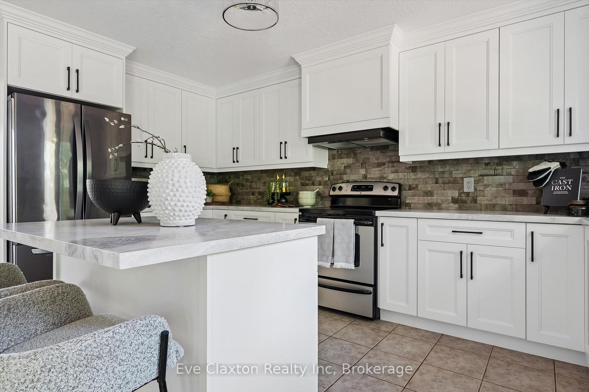 Photo 20 of 25 Amalia Crescent, Guelph, Pineridge/Westminster Woods — HOMEH