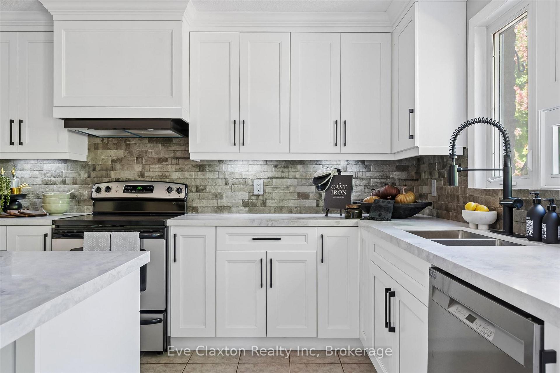 Photo 21 of 25 Amalia Crescent, Guelph, Pineridge/Westminster Woods — HOMEH