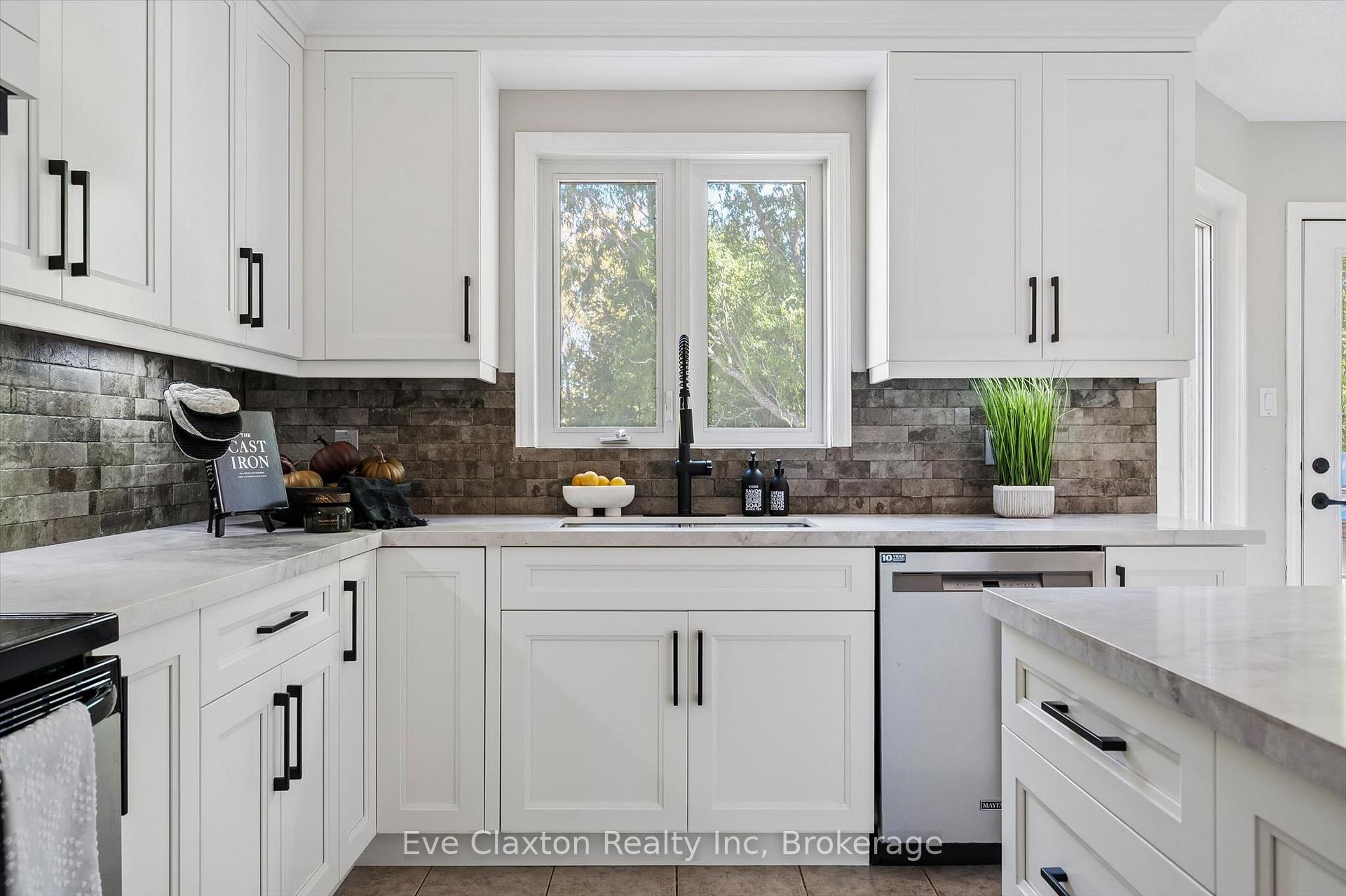 Photo 22 of 25 Amalia Crescent, Guelph, Pineridge/Westminster Woods — HOMEH