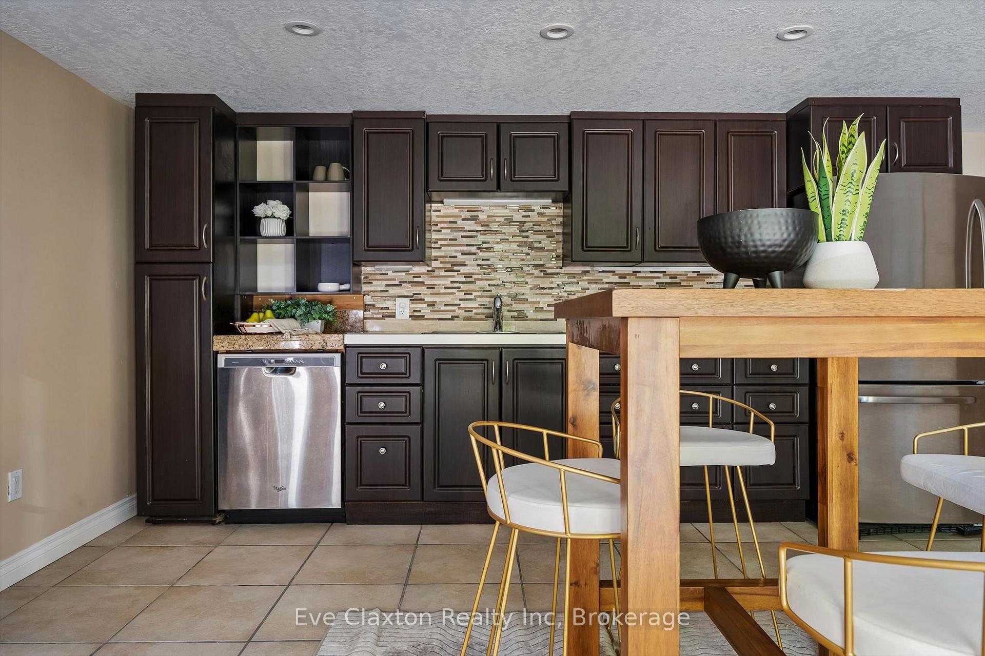 Photo 37 of 25 Amalia Crescent, Guelph, Pineridge/Westminster Woods — HOMEH