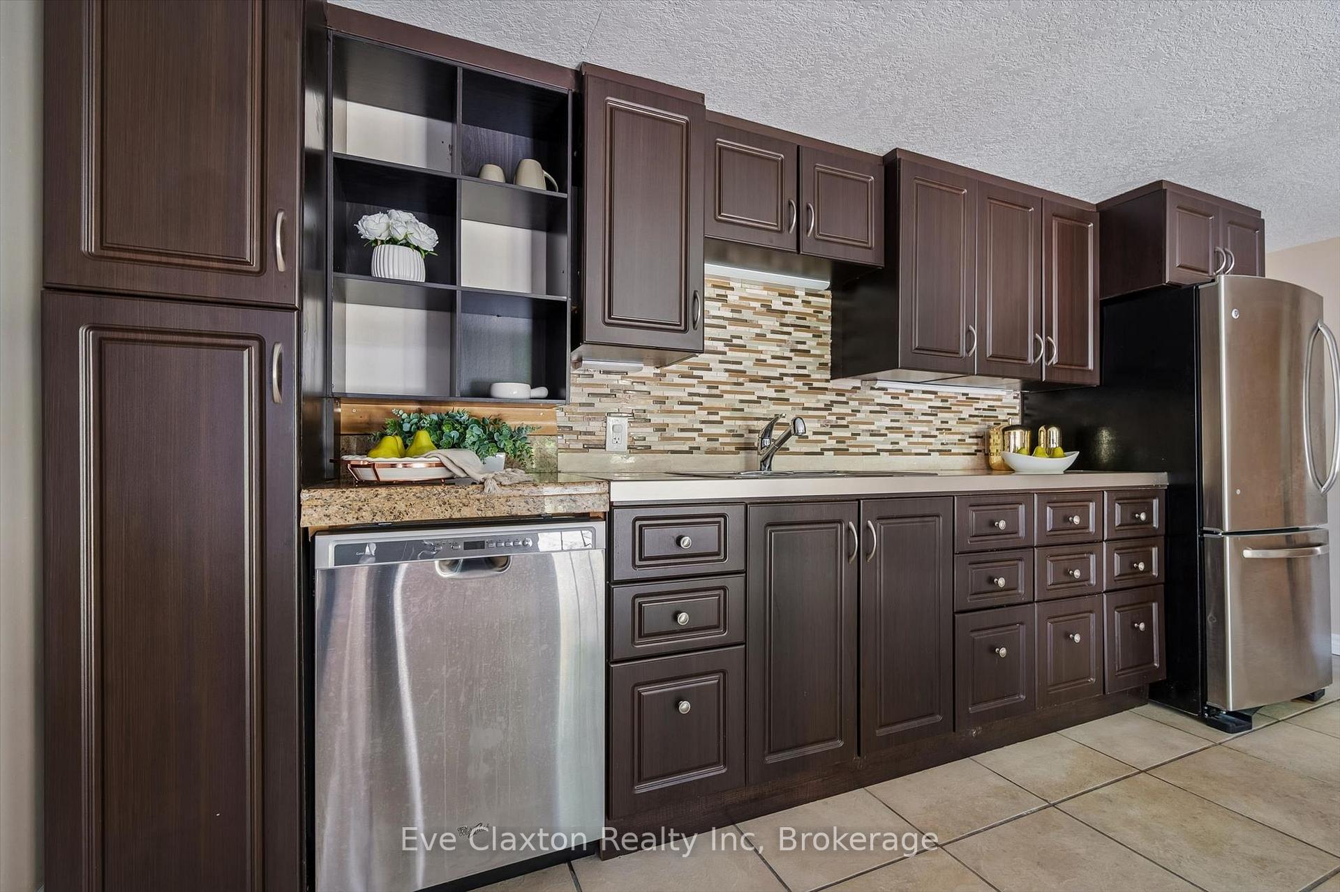 Photo 38 of 25 Amalia Crescent, Guelph, Pineridge/Westminster Woods — HOMEH