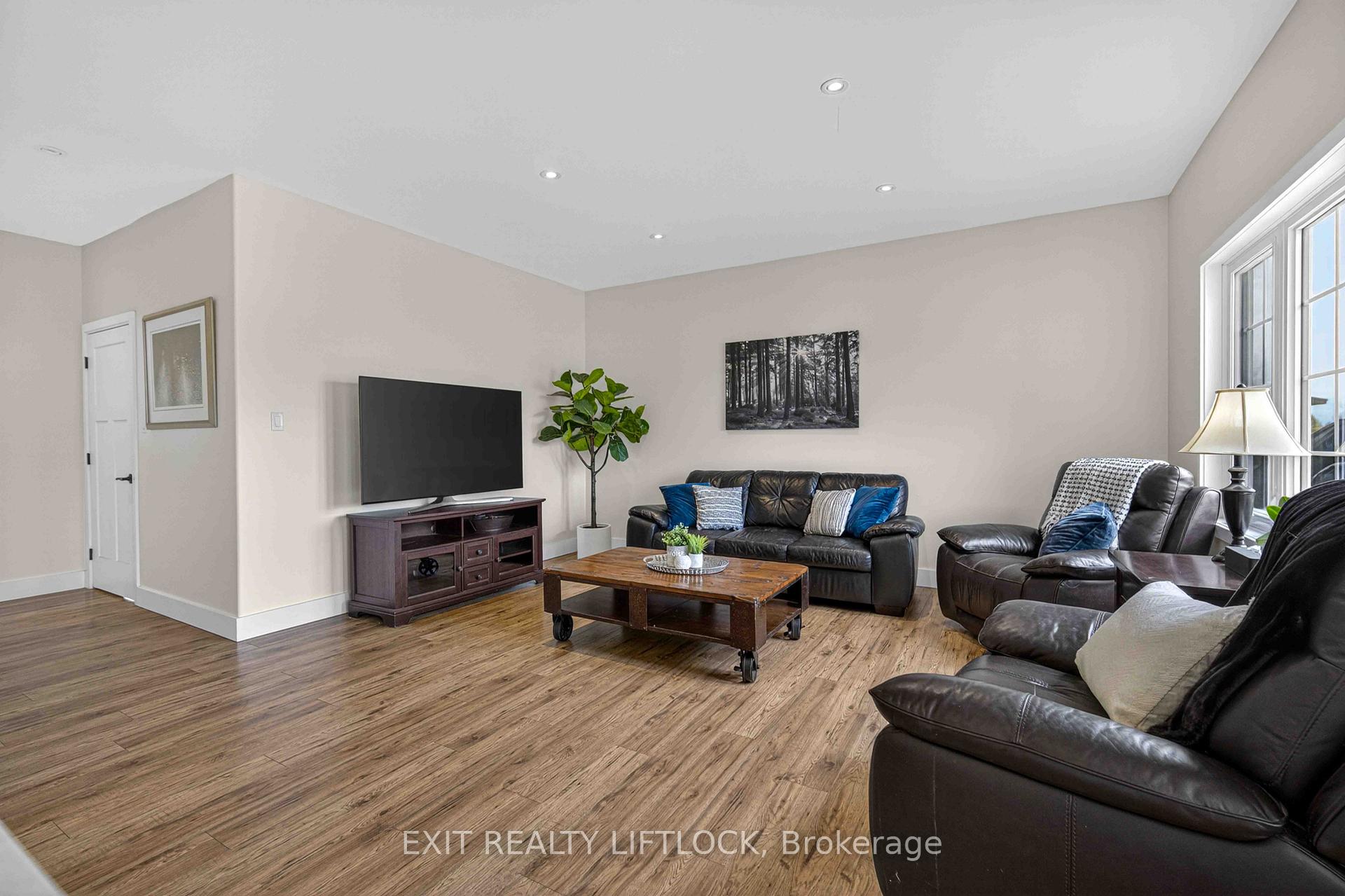 Photo 10 of 1479 Webster Road, Douro-Dummer — HOMEH