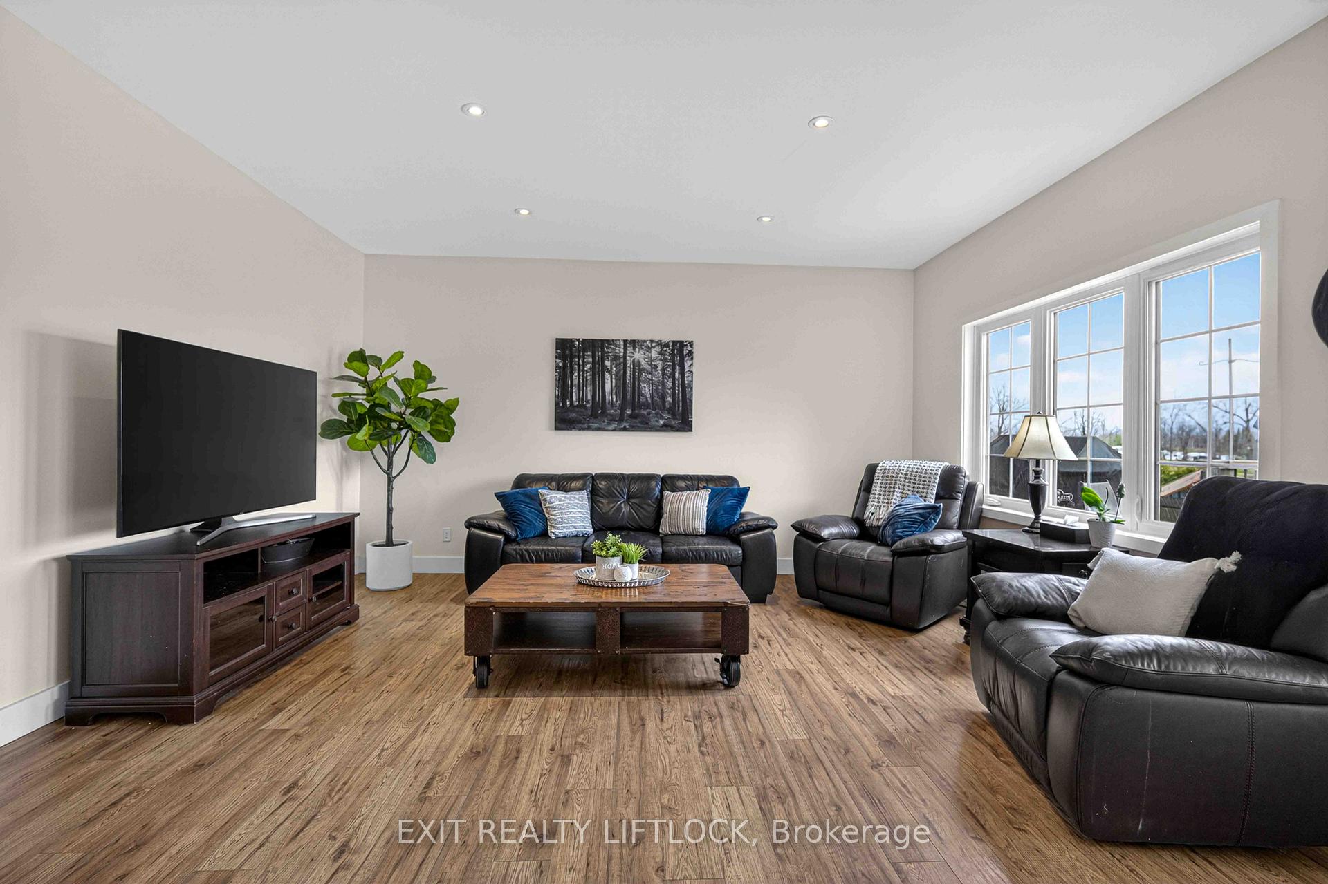 Photo 12 of 1479 Webster Road, Douro-Dummer — HOMEH