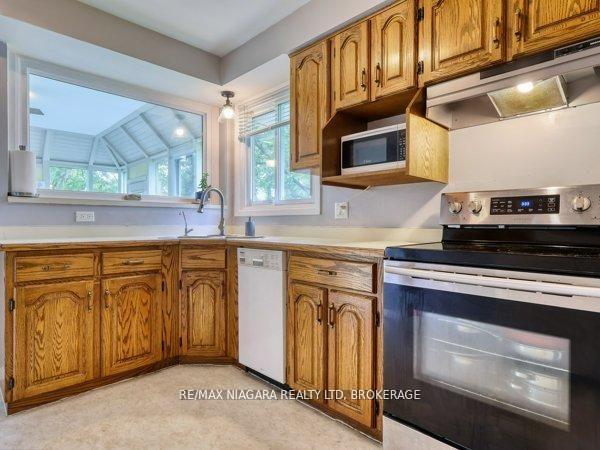 Photo 9 of 80 Pearce Avenue, St. Catharines, Bunting/Linwell — HOMEH