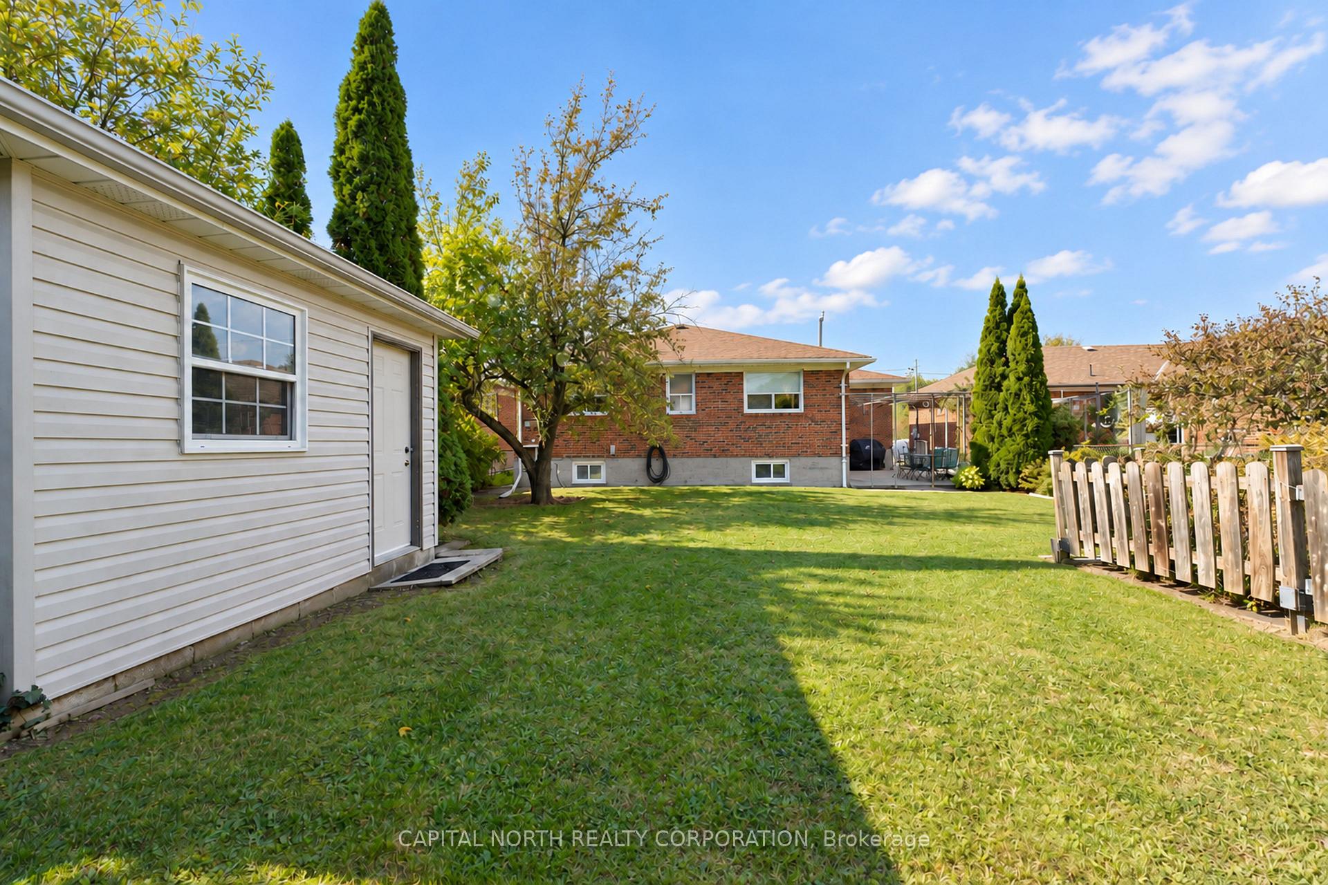 Photo 11 of 11 Erie Street, North York, Maple Leaf — HOMEH