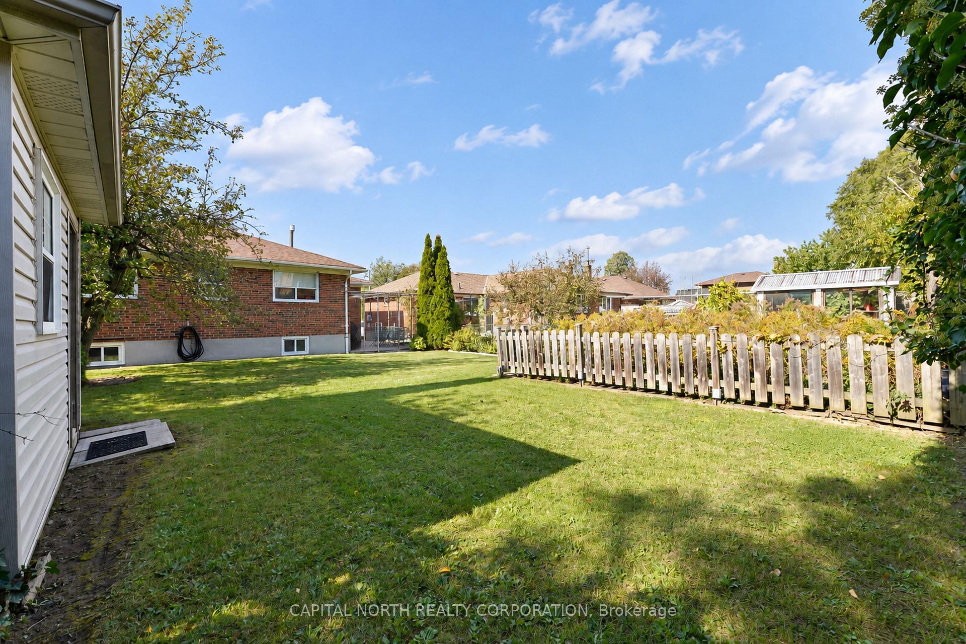 Photo 12 of 11 Erie Street, North York, Maple Leaf — HOMEH
