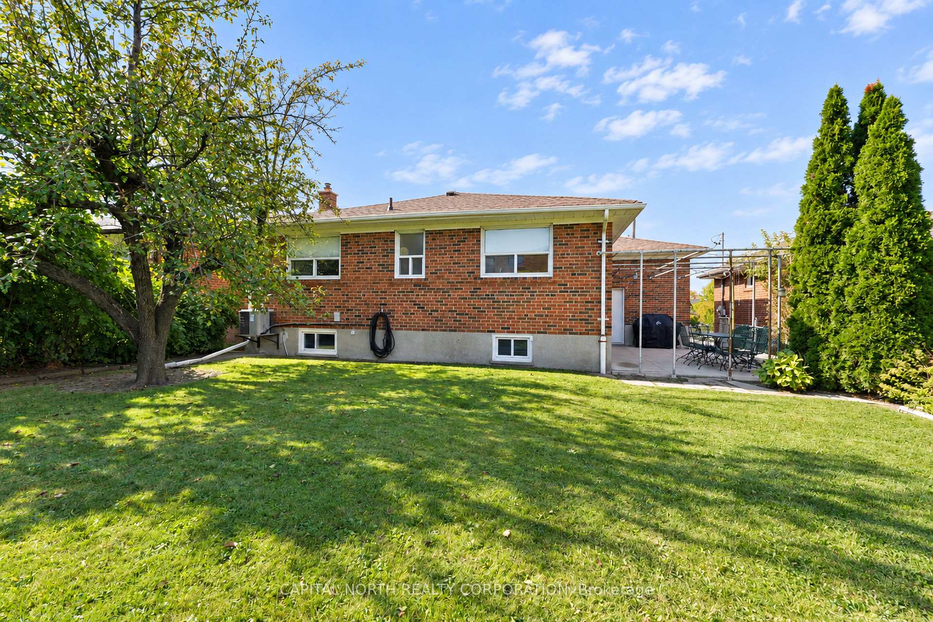 Photo 14 of 11 Erie Street, North York, Maple Leaf — HOMEH