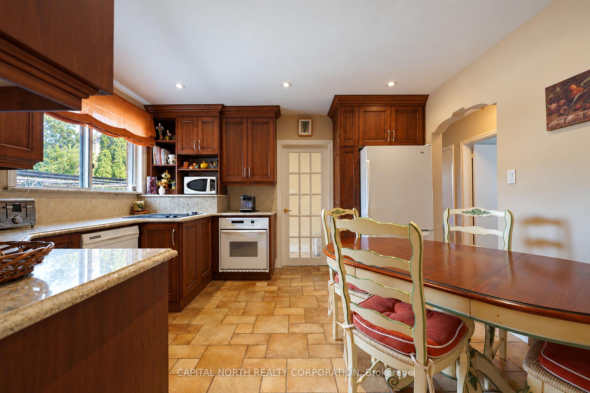 Photo 18 of 11 Erie Street, North York, Maple Leaf — HOMEH