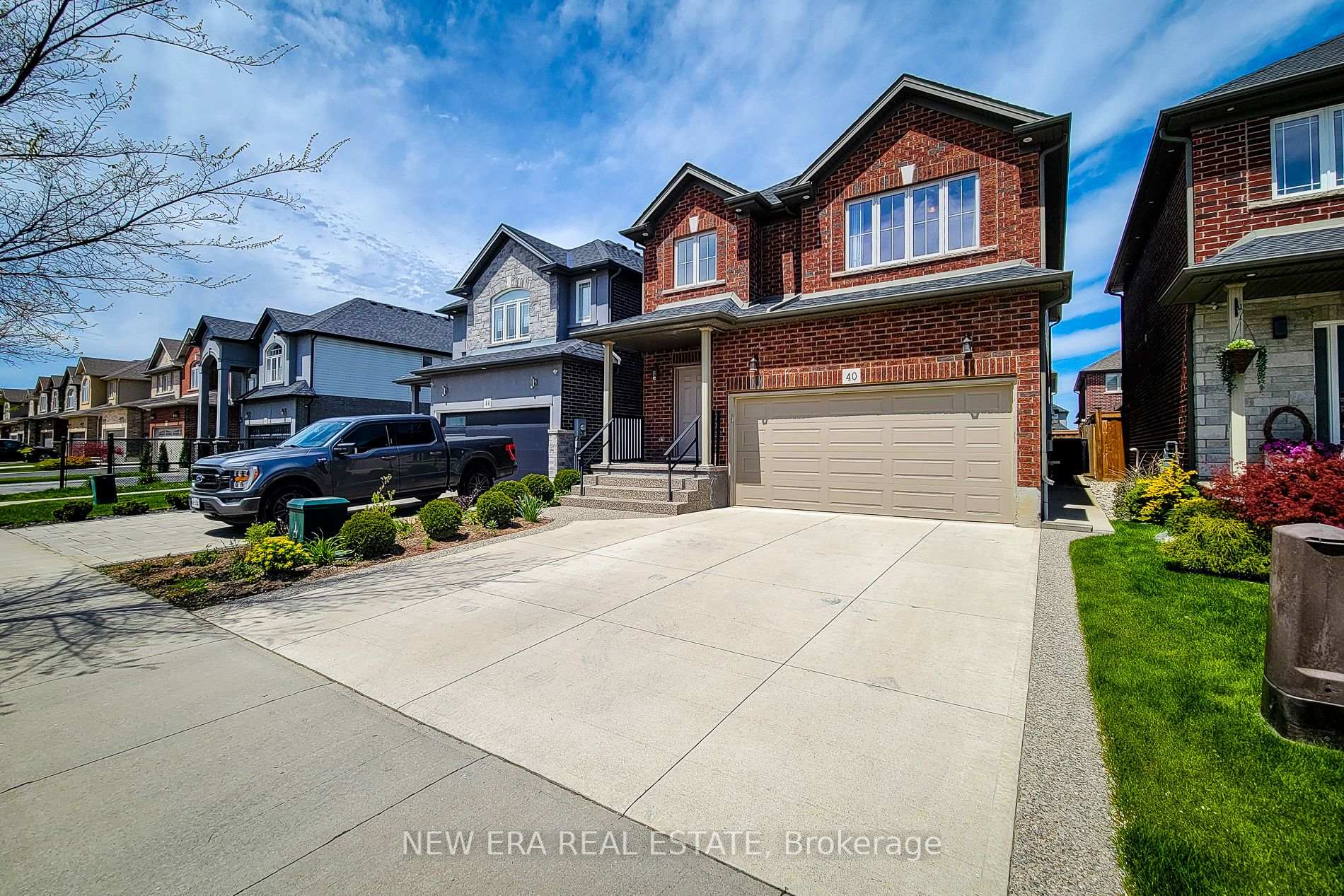 Photo 2 of 40 Fairgrounds Drive, Hamilton, Binbrook — HOMEH