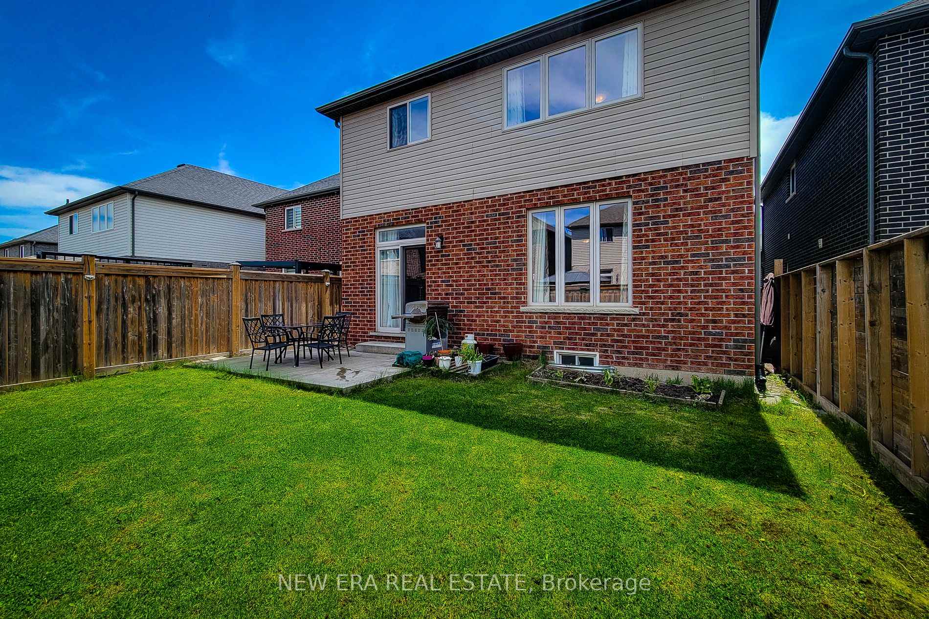 Photo 4 of 40 Fairgrounds Drive, Hamilton, Binbrook — HOMEH