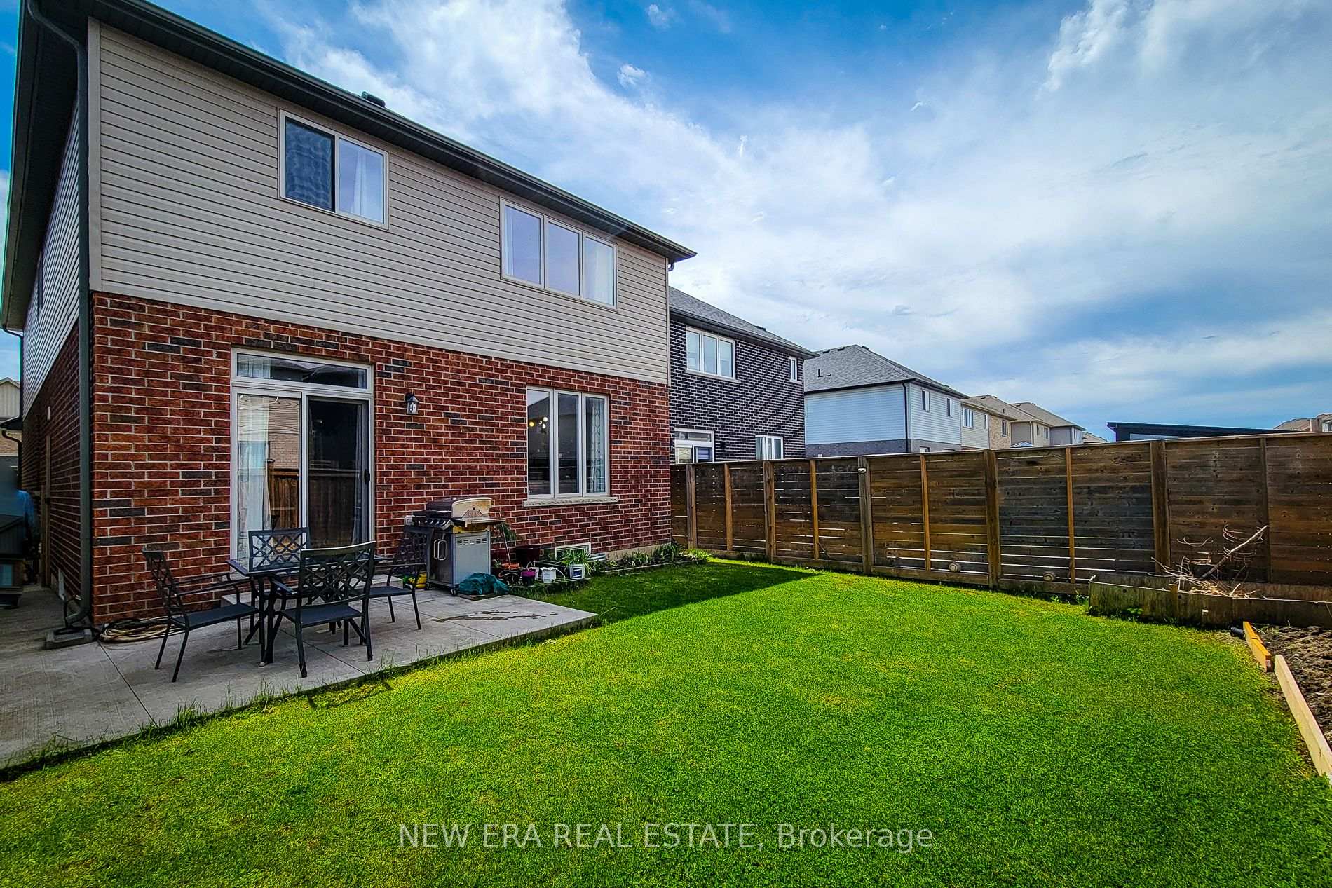 Photo 5 of 40 Fairgrounds Drive, Hamilton, Binbrook — HOMEH
