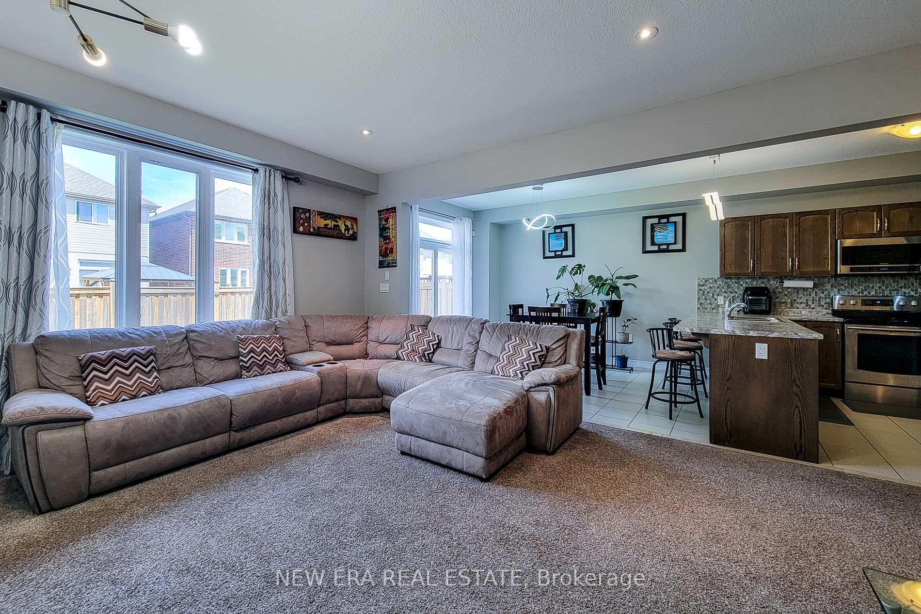 Photo 10 of 40 Fairgrounds Drive, Hamilton, Binbrook — HOMEH