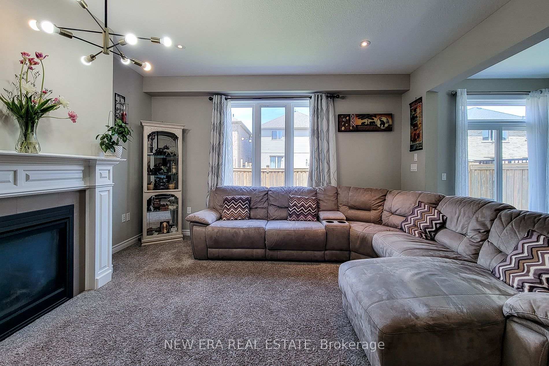 Photo 11 of 40 Fairgrounds Drive, Hamilton, Binbrook — HOMEH