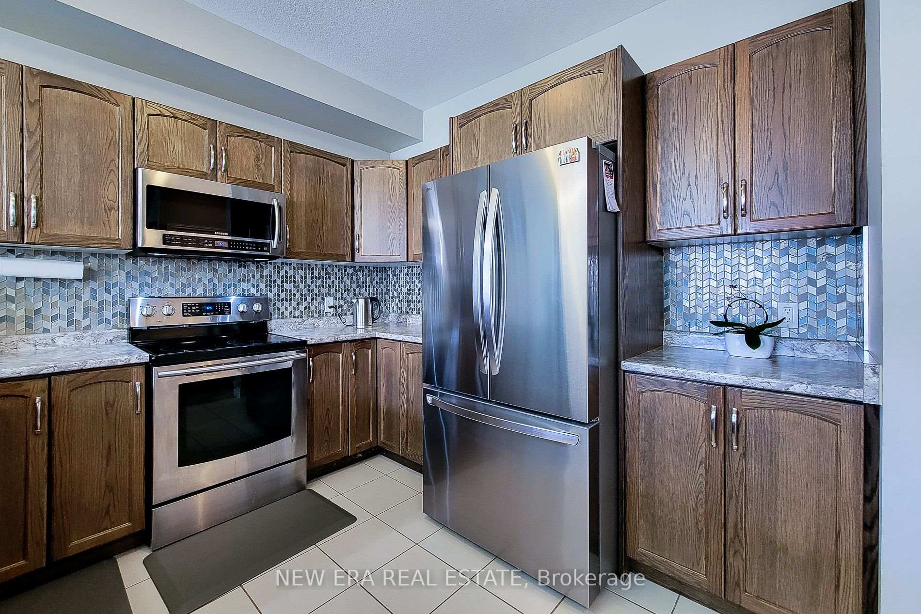 Photo 15 of 40 Fairgrounds Drive, Hamilton, Binbrook — HOMEH