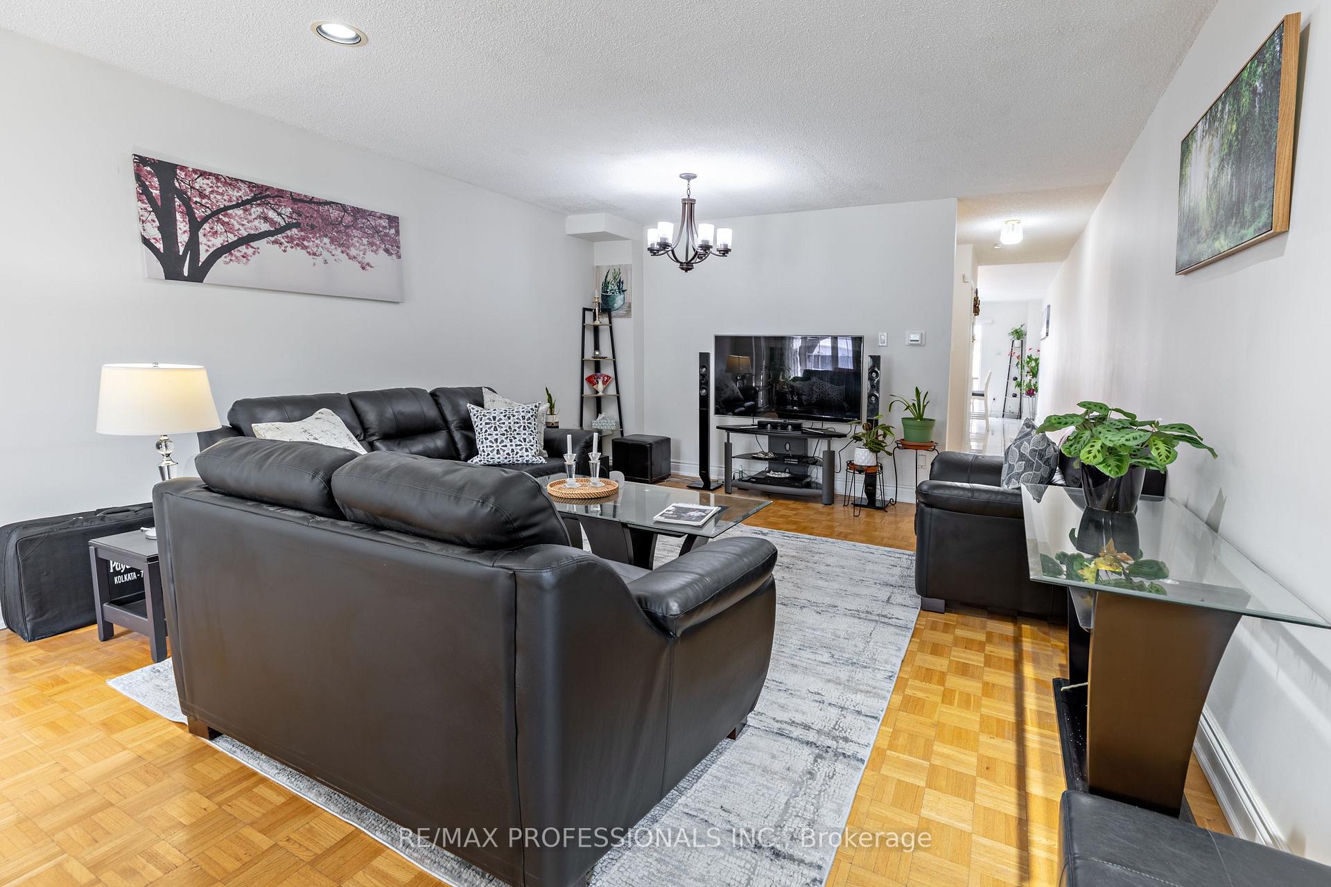Photo 2 of 7 Mulock Avenue, Toronto, Junction Area — HOMEH