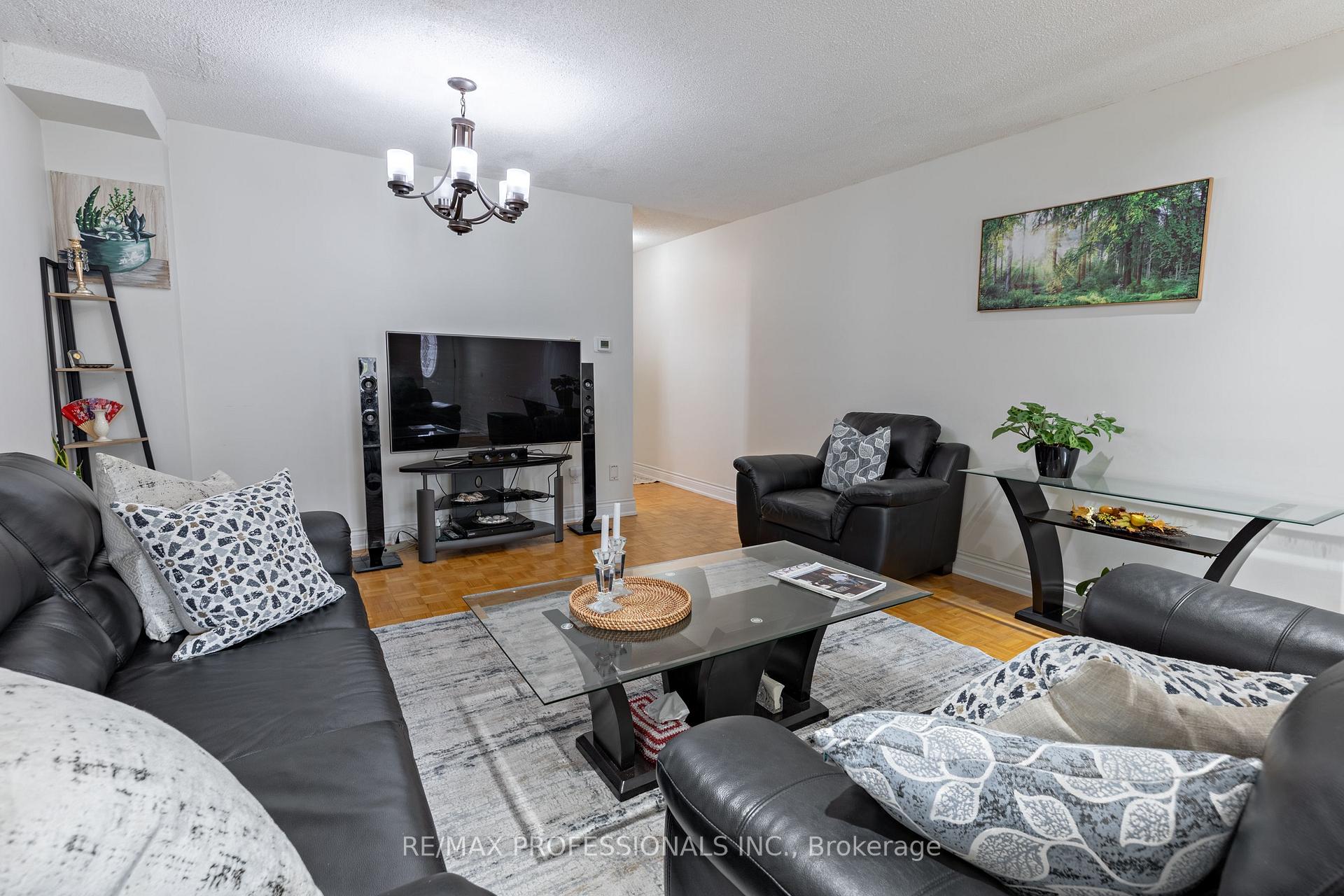 Photo 3 of 7 Mulock Avenue, Toronto, Junction Area — HOMEH