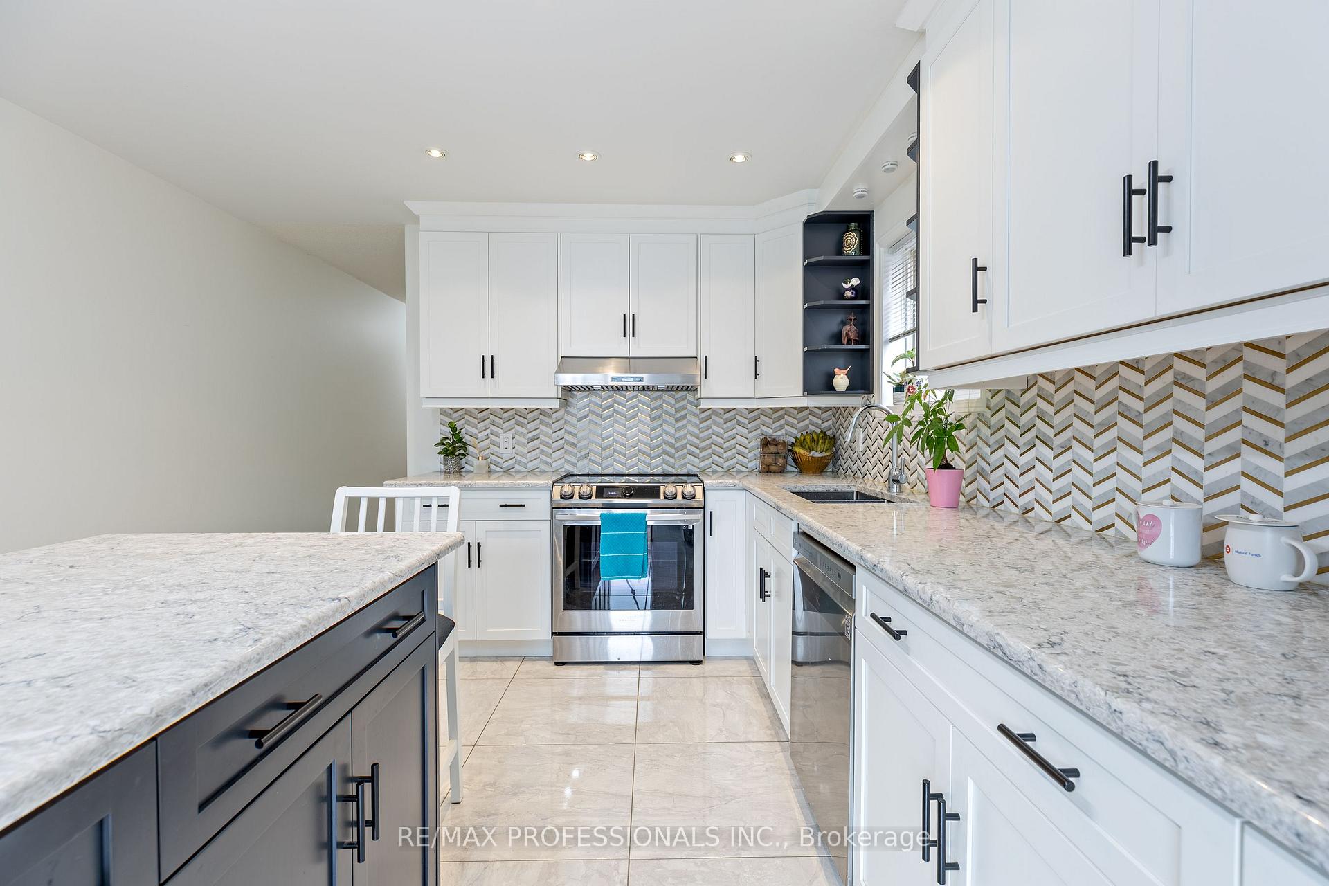 Photo 12 of 7 Mulock Avenue, Toronto, Junction Area — HOMEH