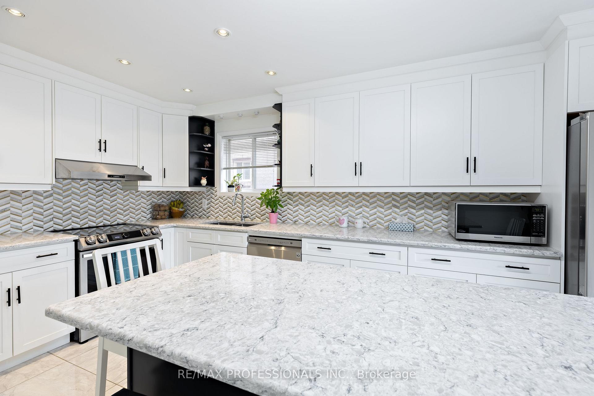 Photo 15 of 7 Mulock Avenue, Toronto, Junction Area — HOMEH