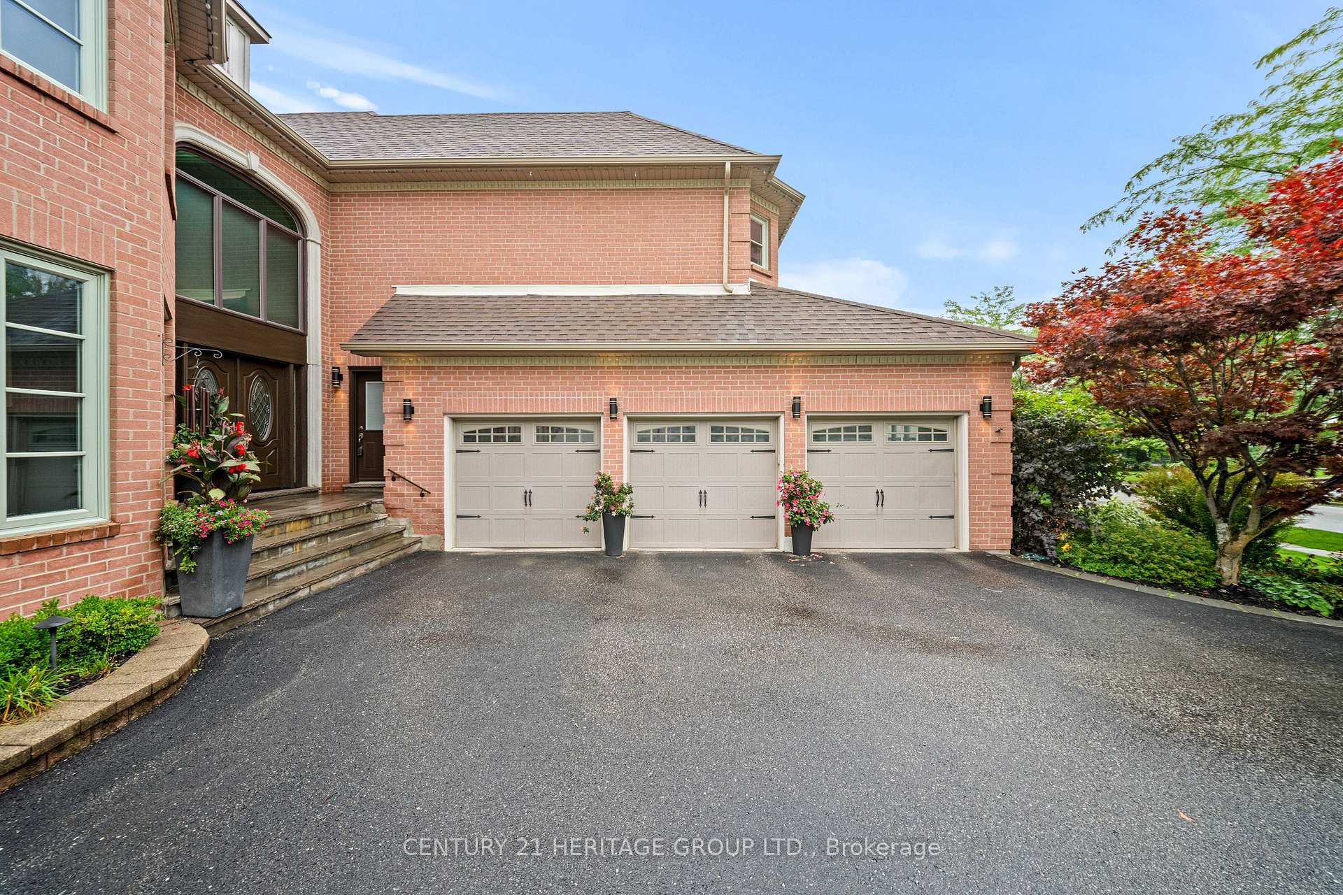 Photo 3 of 48 Carlyle Crescent, Aurora, Aurora Highlands — HOMEH