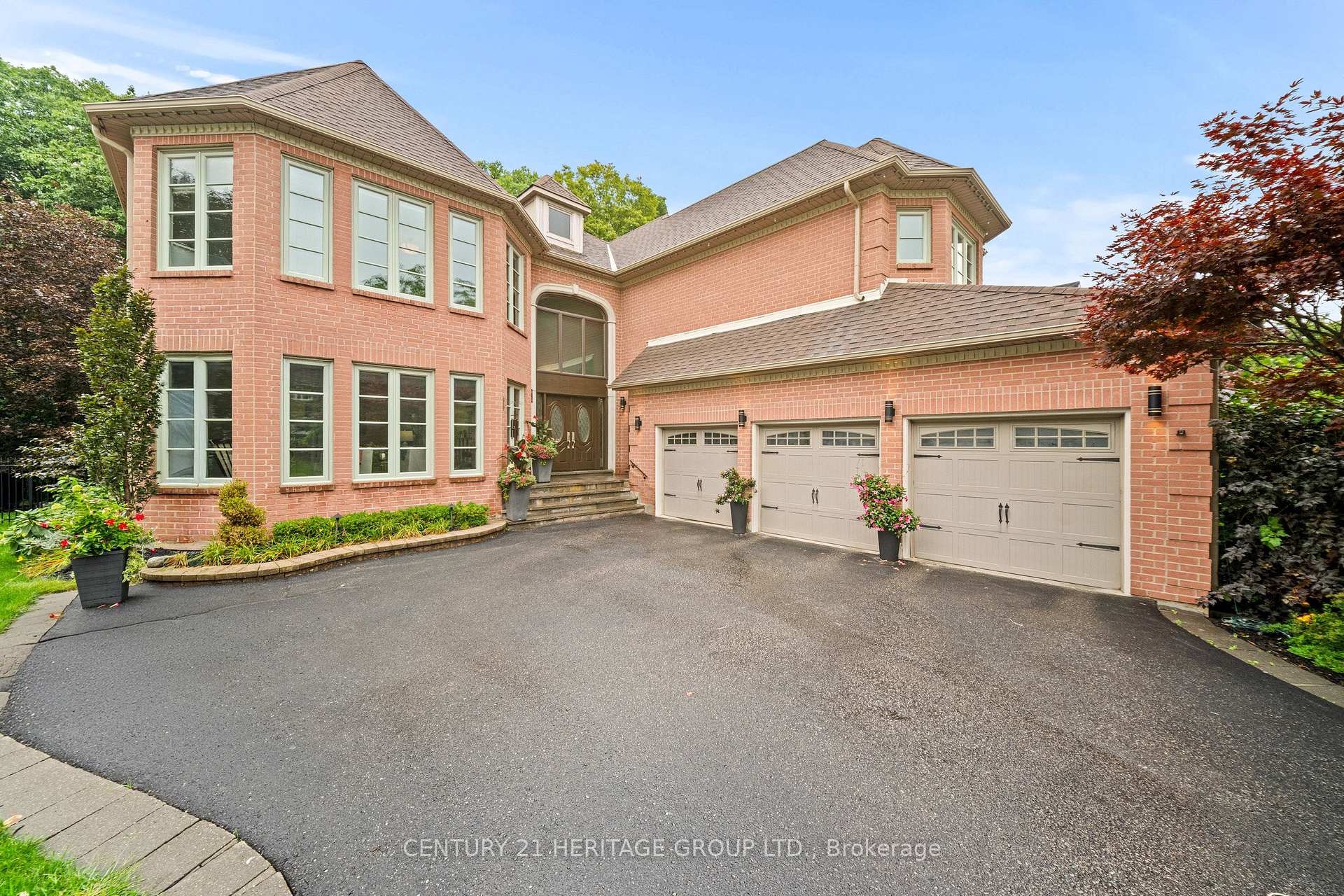 Photo 4 of 48 Carlyle Crescent, Aurora, Aurora Highlands — HOMEH