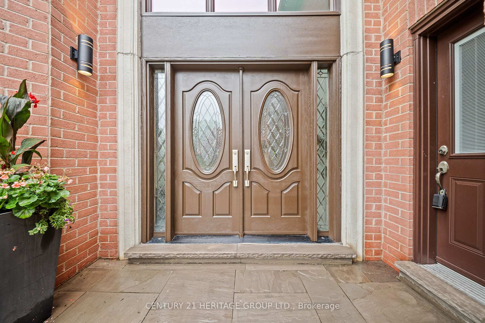 Photo 6 of 48 Carlyle Crescent, Aurora, Aurora Highlands — HOMEH