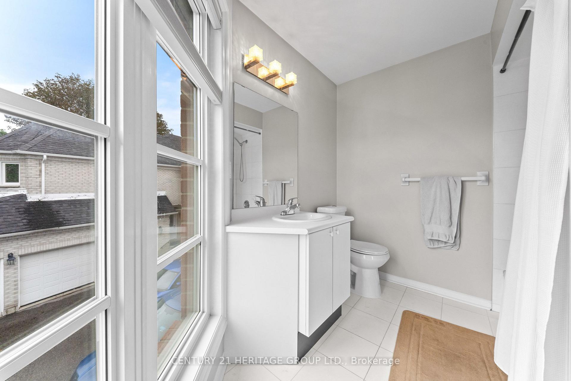 Photo 38 of 48 Carlyle Crescent, Aurora, Aurora Highlands — HOMEH