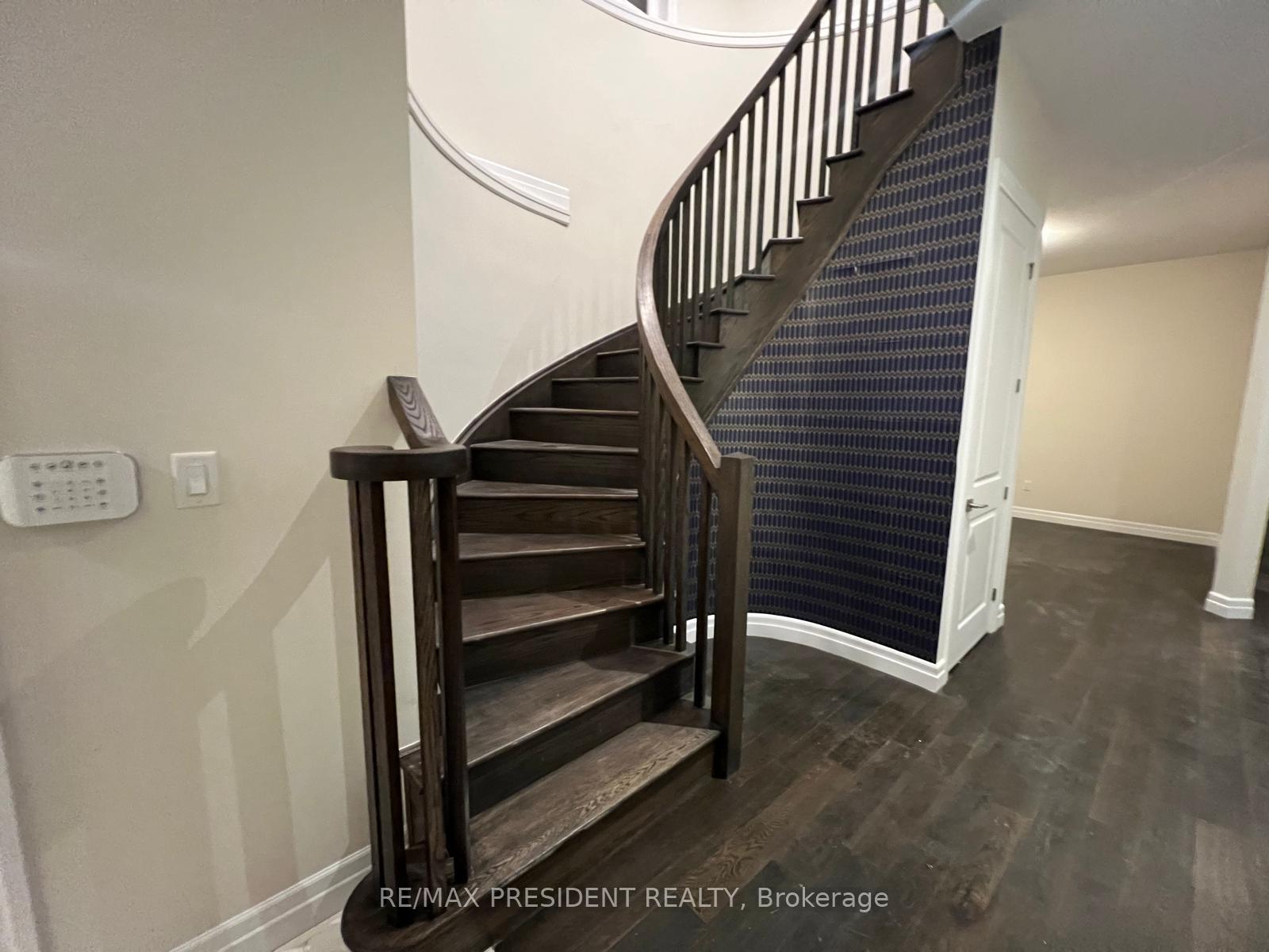 Photo 10 of 106 Greenwich Avenue, Hamilton, Stoney Creek Mountain — HOMEH