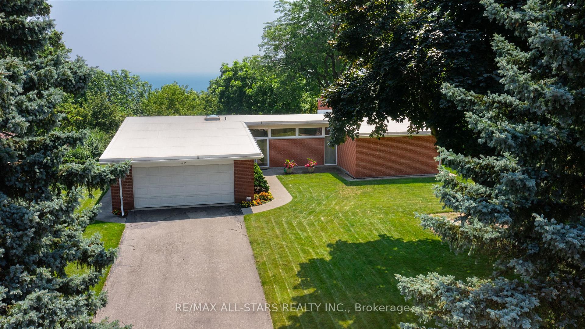 Photo 2 of 59 Hill Crescent, Scarborough, Scarborough Village — HOMEH
