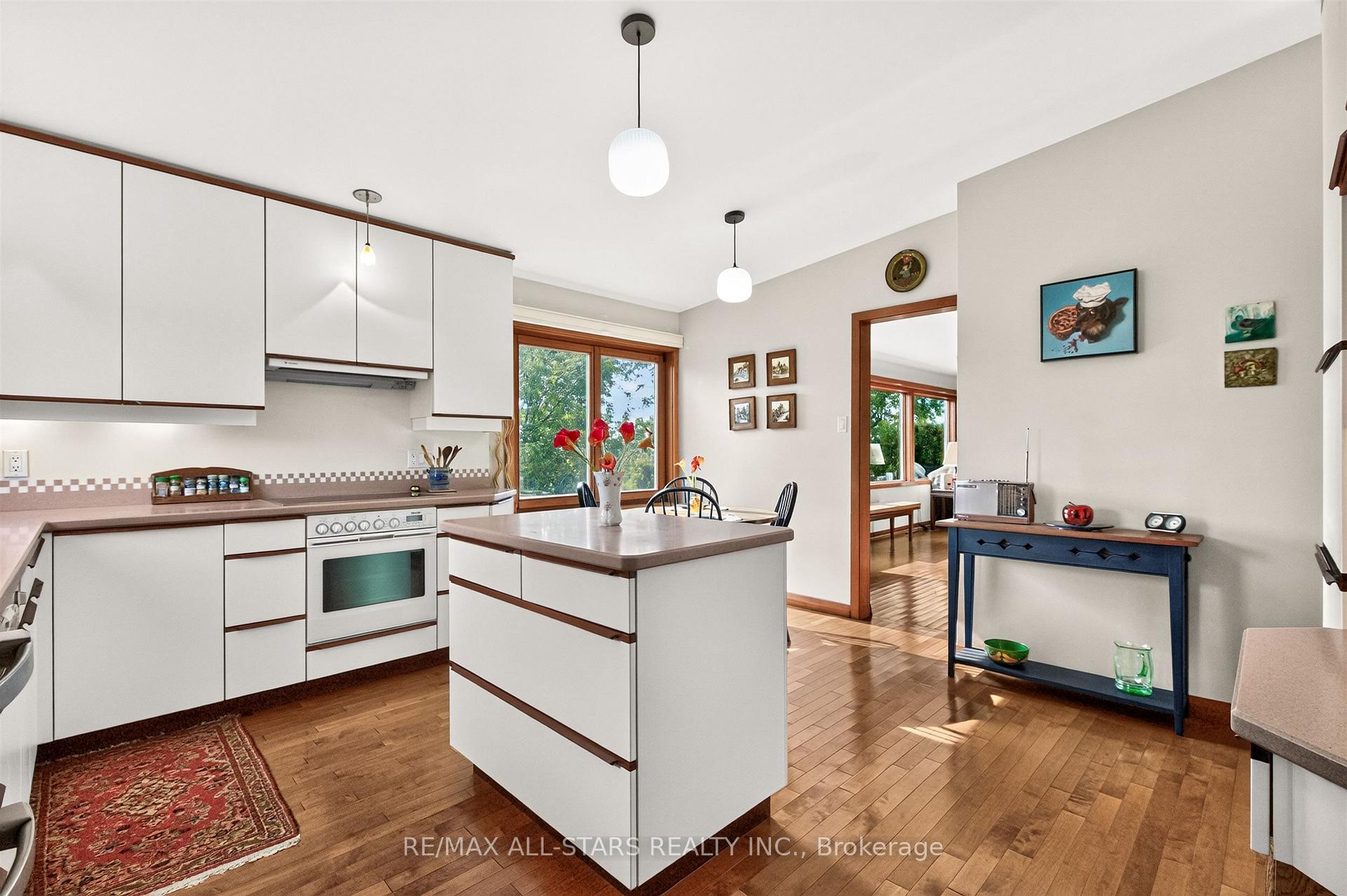 Photo 9 of 59 Hill Crescent, Scarborough, Scarborough Village — HOMEH