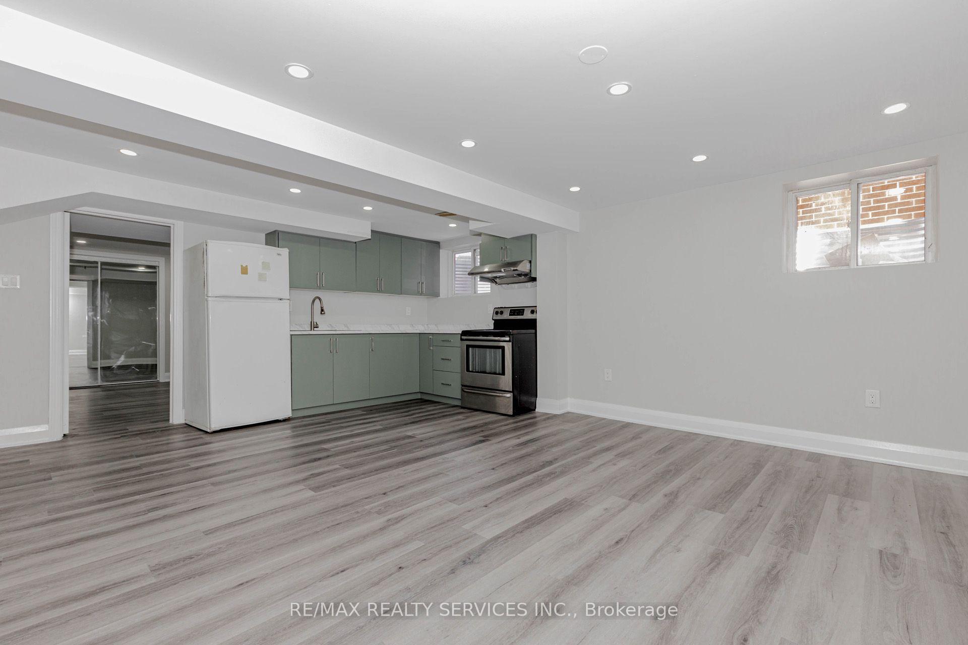 Photo 3 of 2 Gervais Drive, Brampton, Fletcher's West — HOMEH
