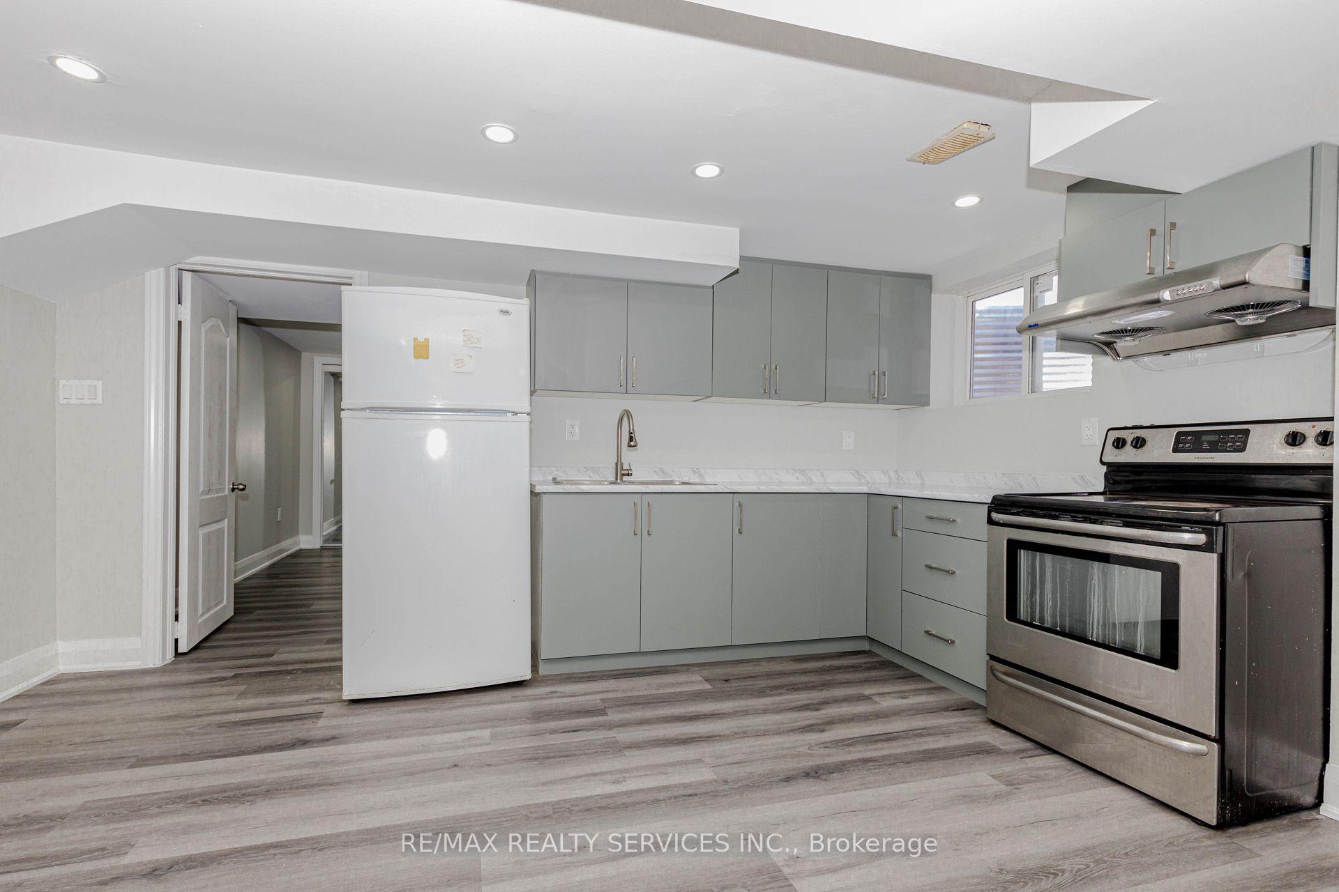 Photo 4 of 2 Gervais Drive, Brampton, Fletcher's West — HOMEH