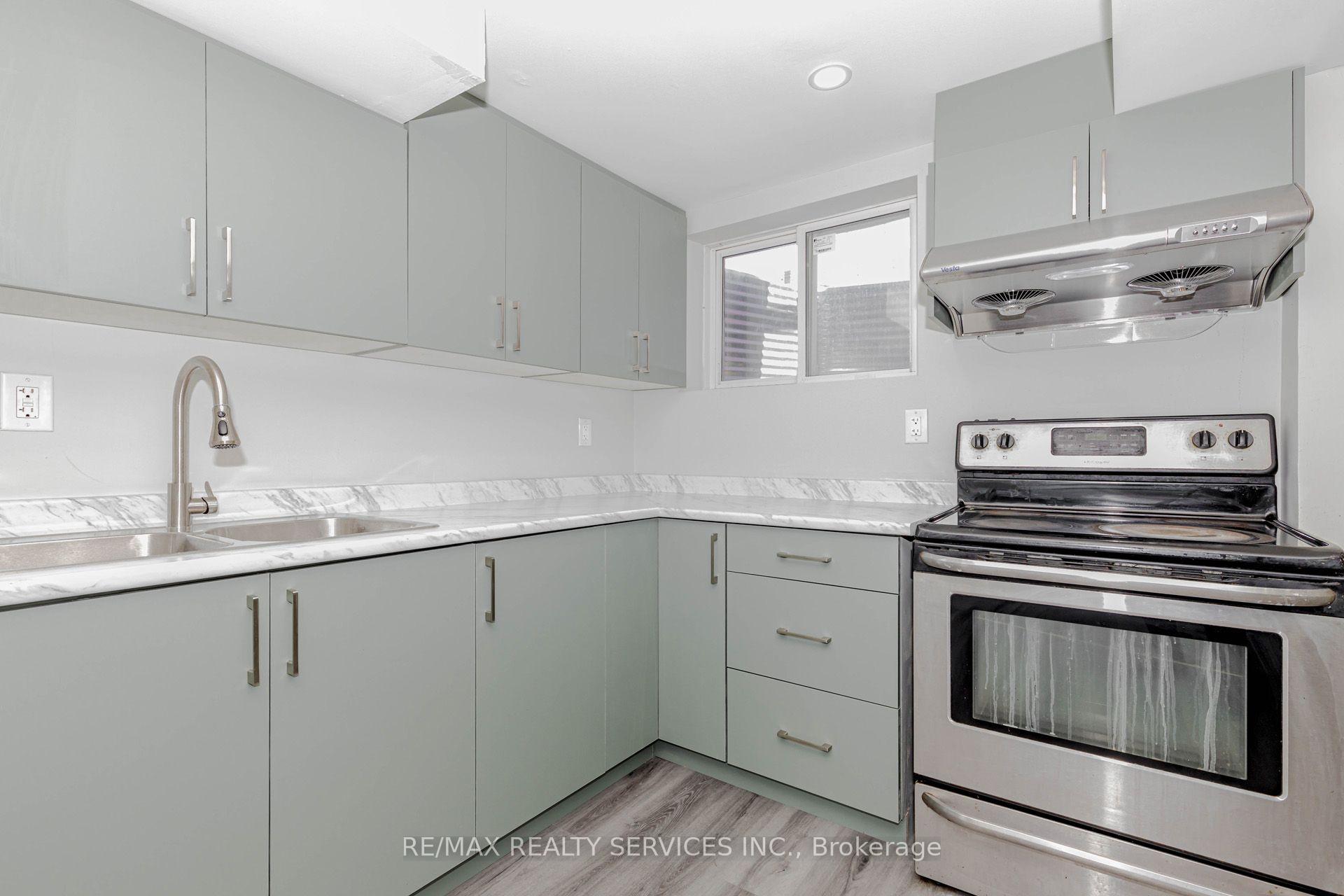 Photo 5 of 2 Gervais Drive, Brampton, Fletcher's West — HOMEH