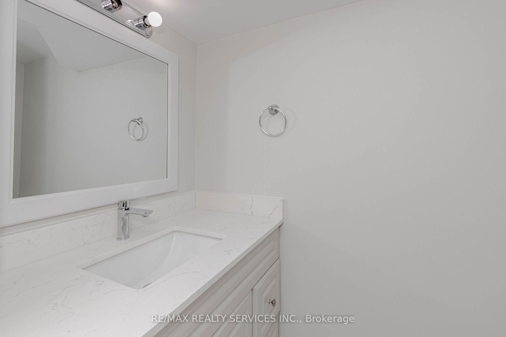 Photo 6 of 2 Gervais Drive, Brampton, Fletcher's West — HOMEH