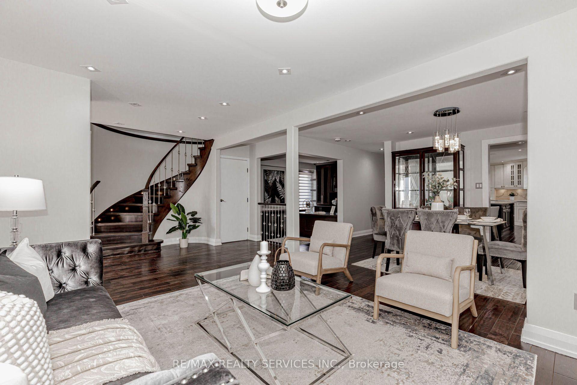 Photo 14 of 2 Gervais Drive, Brampton, Fletcher's West — HOMEH