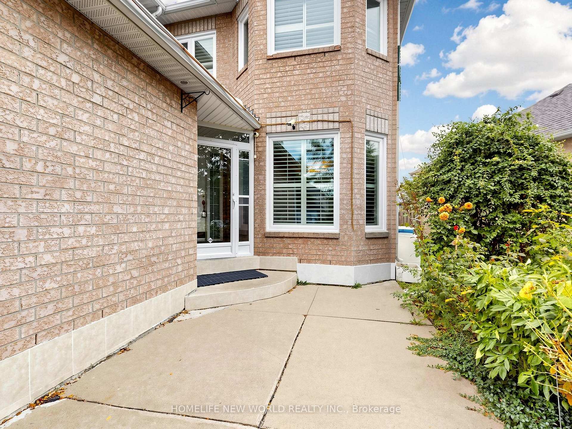 Photo 5 of 20 Arjay Trail, Brampton, Brampton West — HOMEH