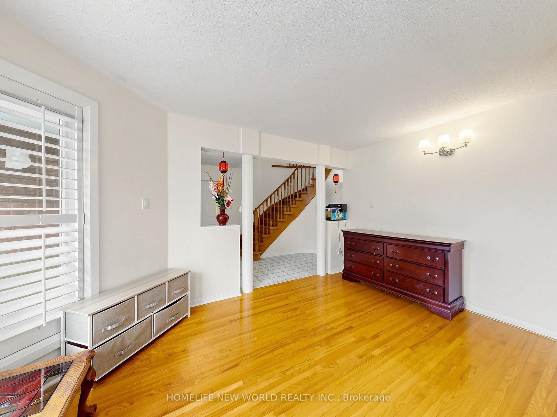 Photo 8 of 20 Arjay Trail, Brampton, Brampton West — HOMEH
