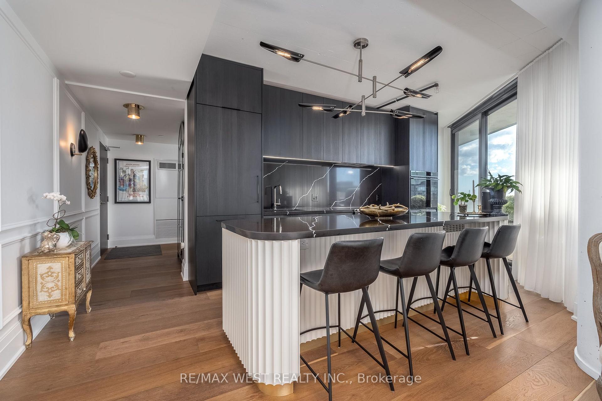 Photo 2 of Unit 1002, 21 Lawren Harris Square, Toronto, Moss Park — HOMEH