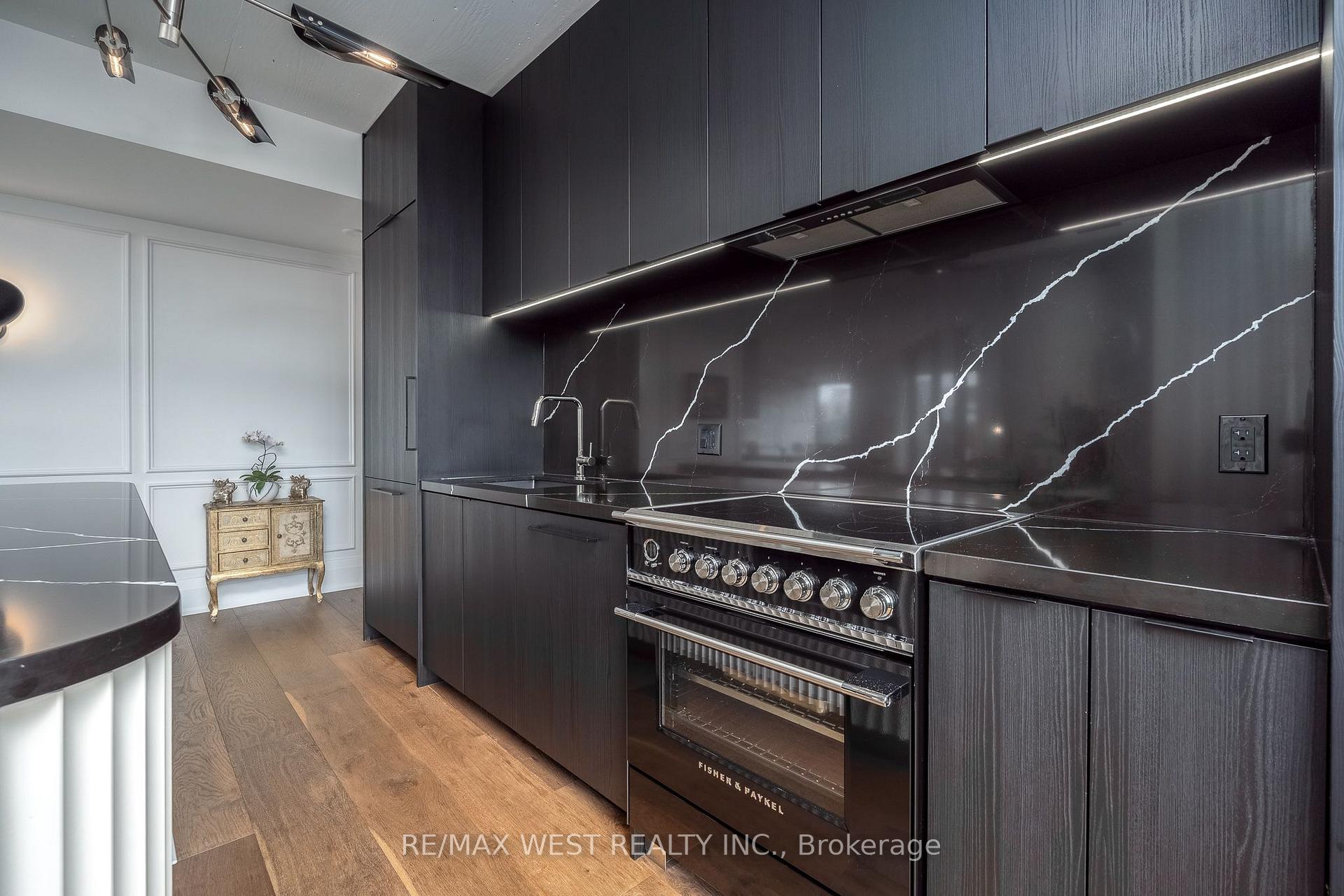Photo 5 of Unit 1002, 21 Lawren Harris Square, Toronto, Moss Park — HOMEH