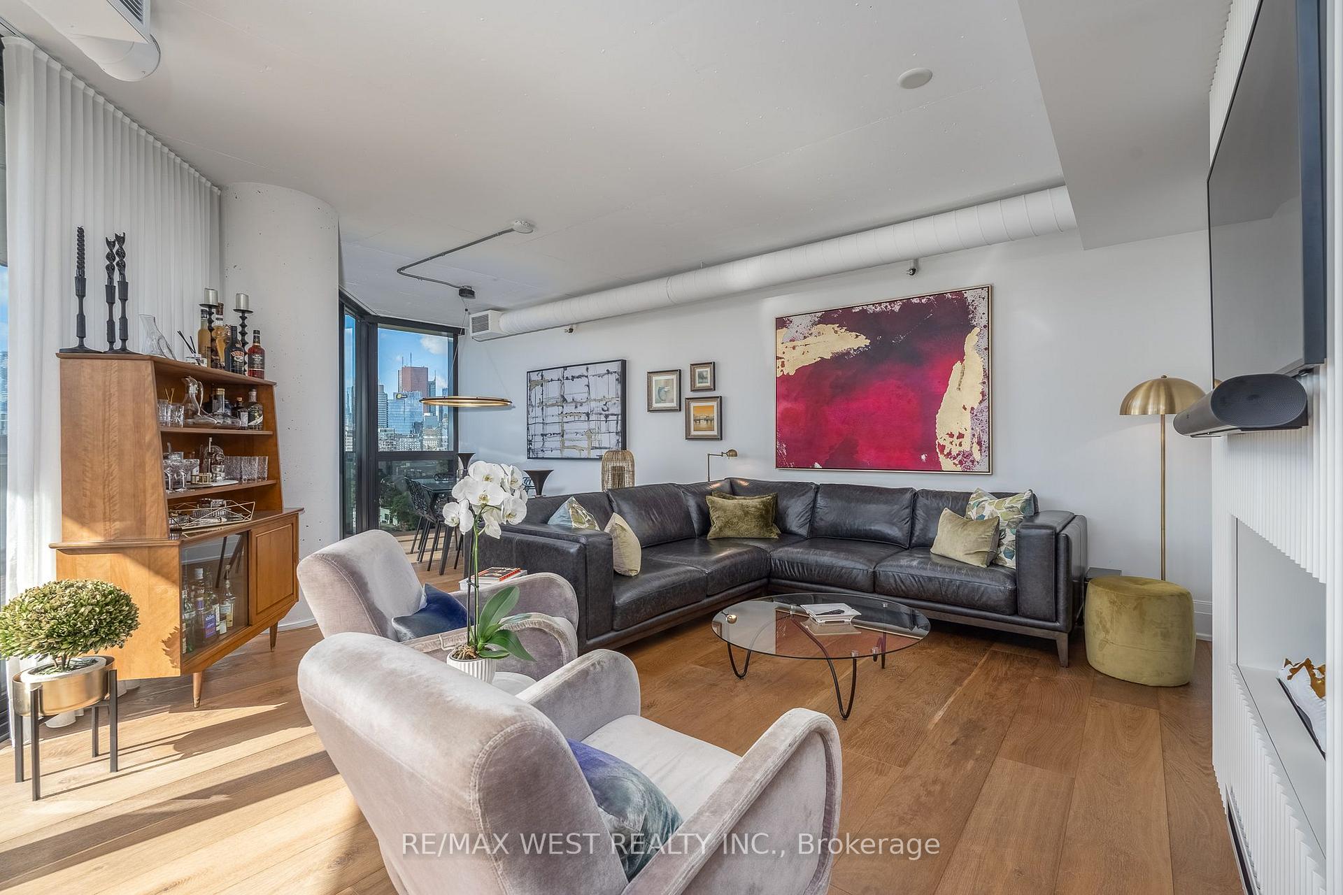 Photo 6 of Unit 1002, 21 Lawren Harris Square, Toronto, Moss Park — HOMEH