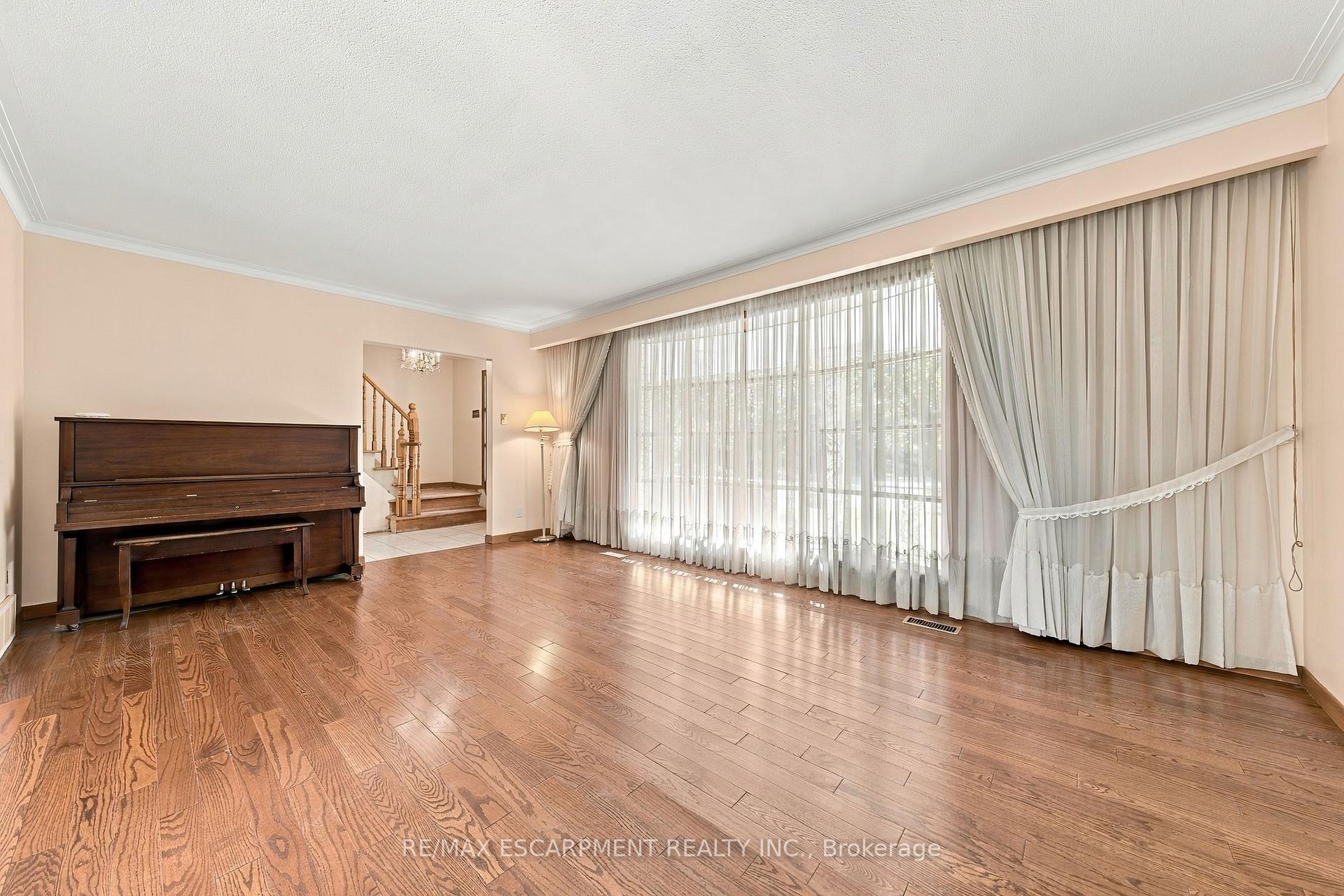 Photo 3 of 2429 Redfern Road, Burlington, Brant — HOMEH