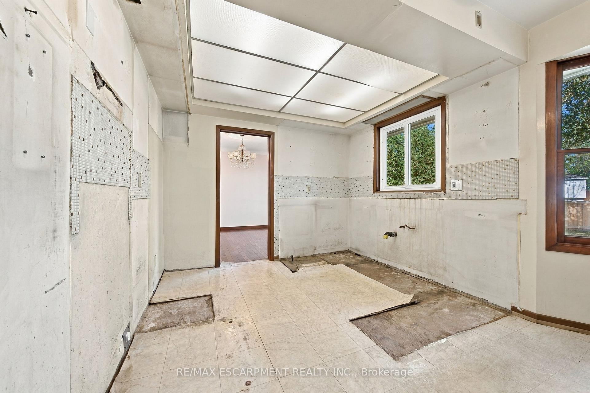 Photo 5 of 2429 Redfern Road, Burlington, Brant — HOMEH