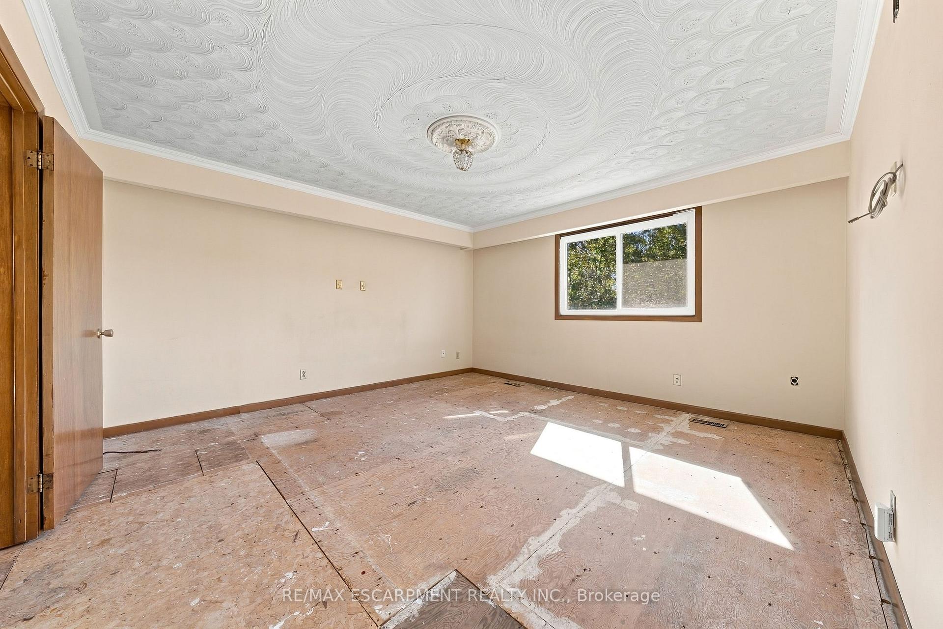 Photo 7 of 2429 Redfern Road, Burlington, Brant — HOMEH