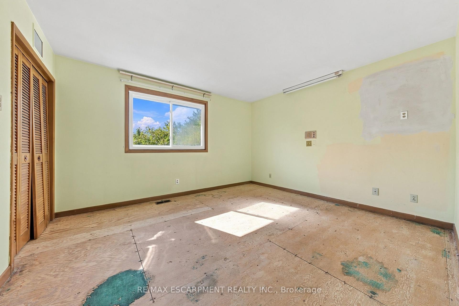 Photo 11 of 2429 Redfern Road, Burlington, Brant — HOMEH