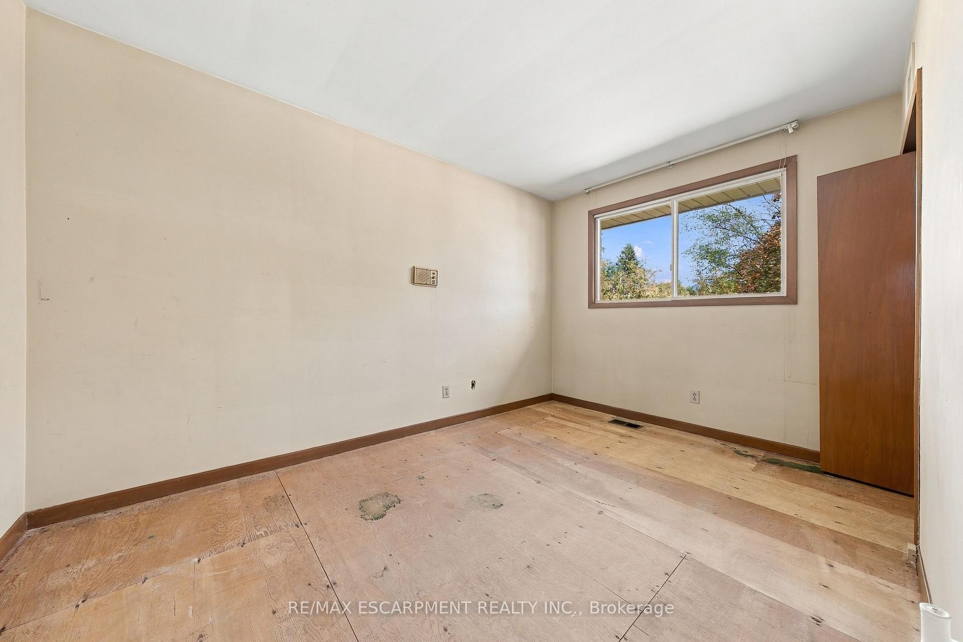 Photo 12 of 2429 Redfern Road, Burlington, Brant — HOMEH